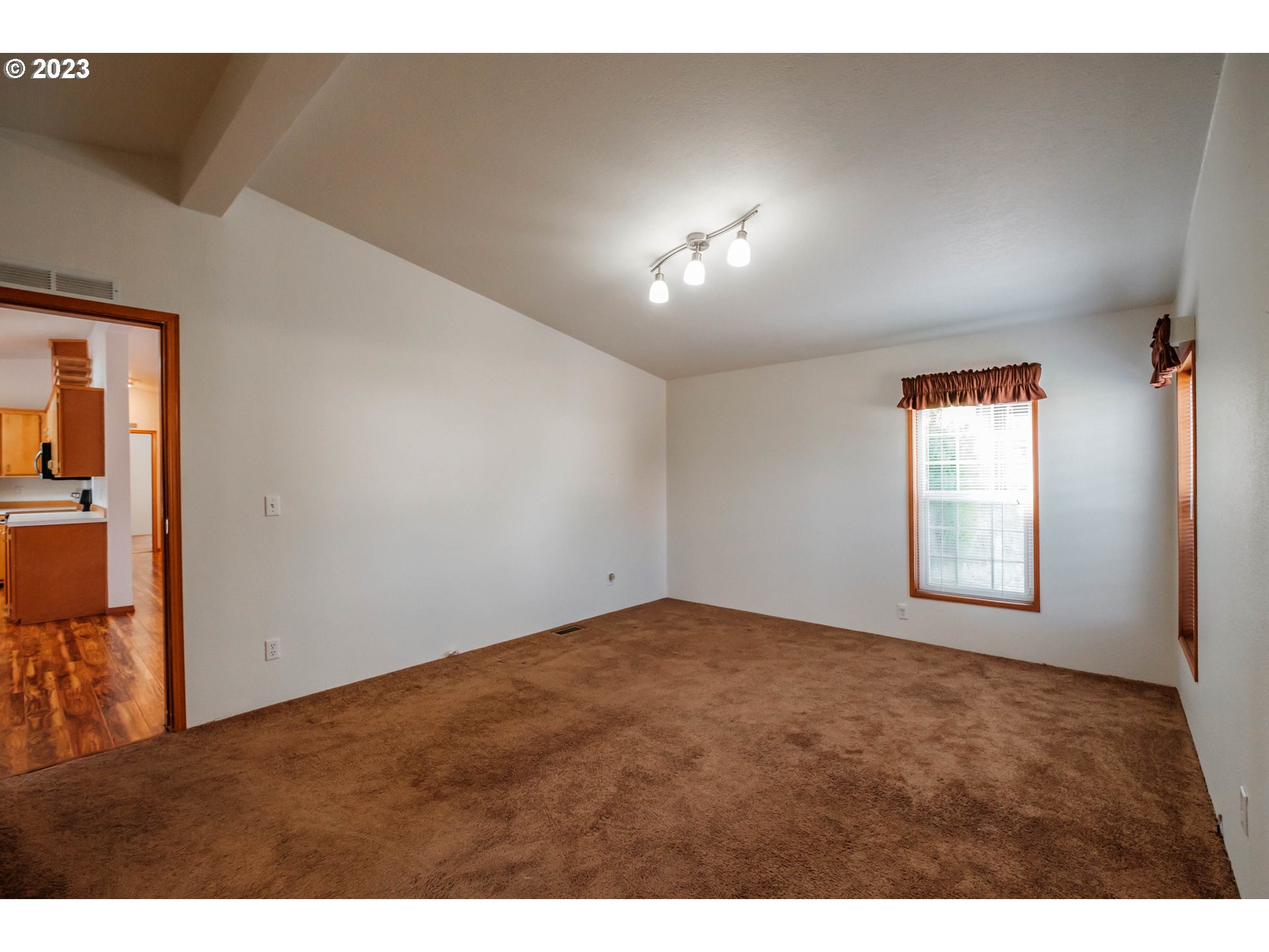 1724 NW POPPY HILLS DR, McMinnville