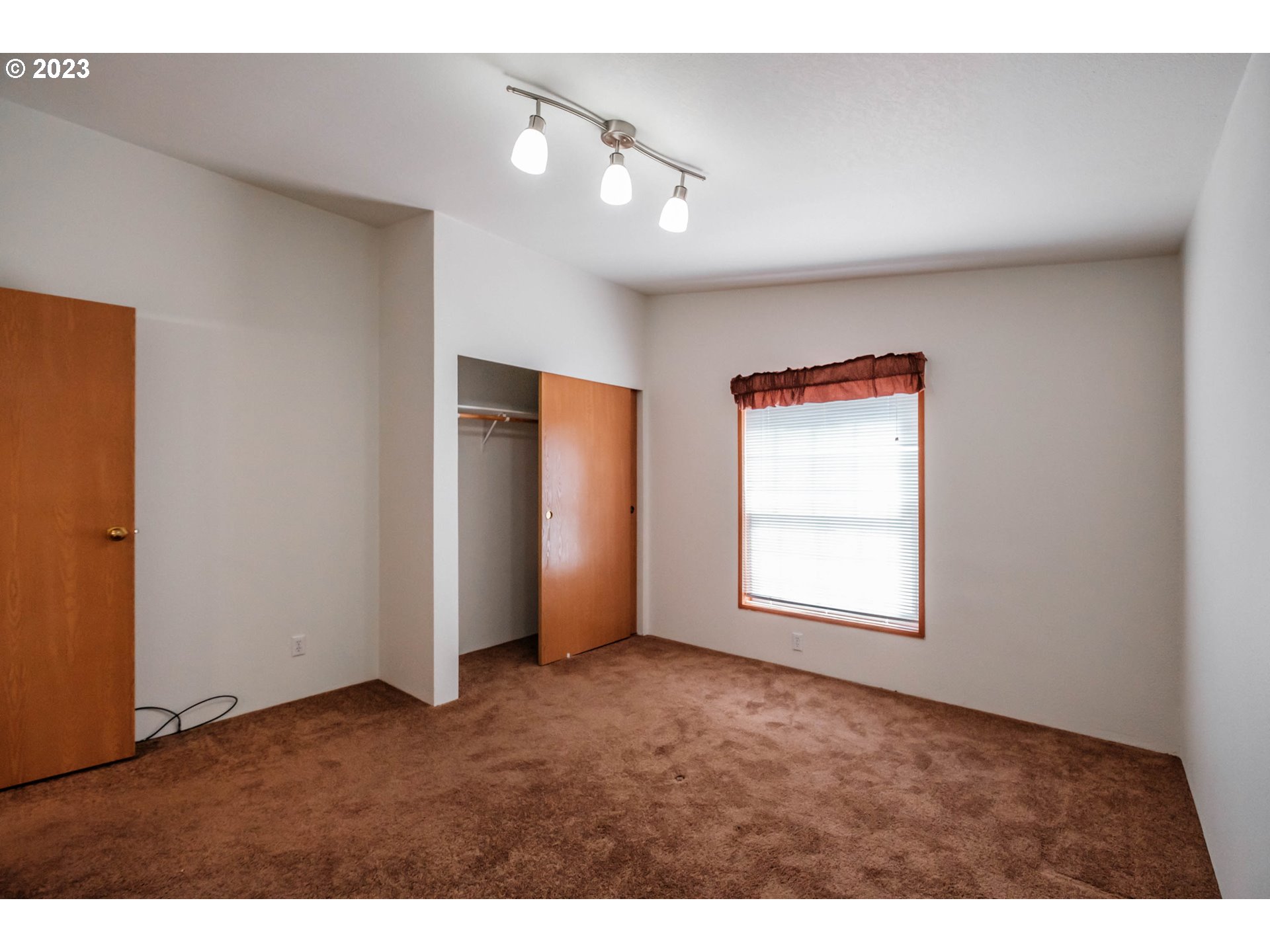 1724 NW POPPY HILLS DR, McMinnville