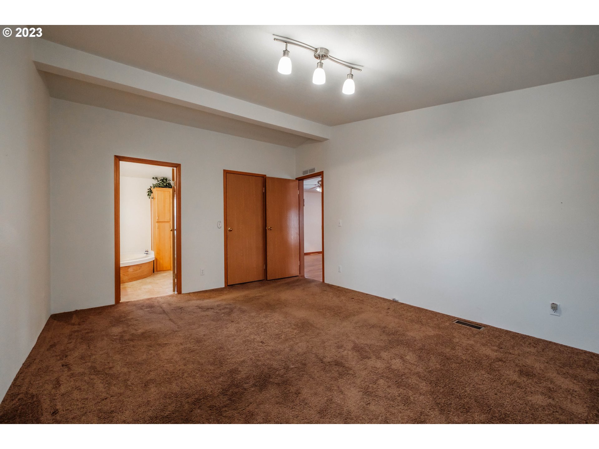 1724 NW POPPY HILLS DR, McMinnville