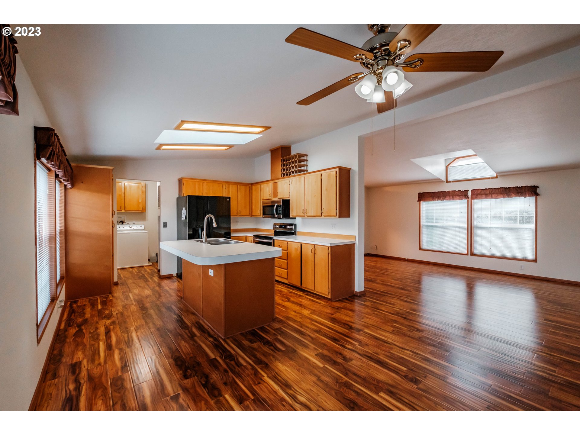 1724 NW POPPY HILLS DR, McMinnville