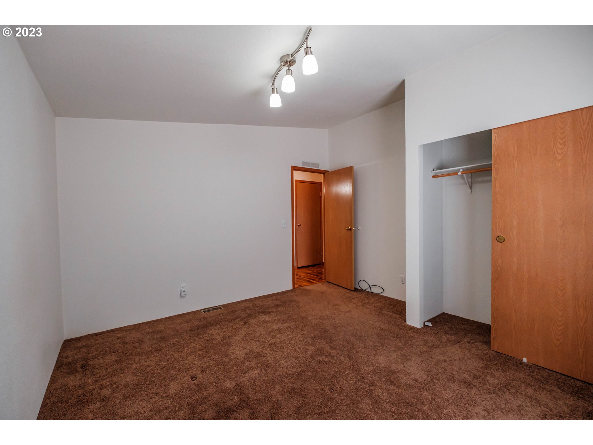 1724 NW POPPY HILLS DR, McMinnville