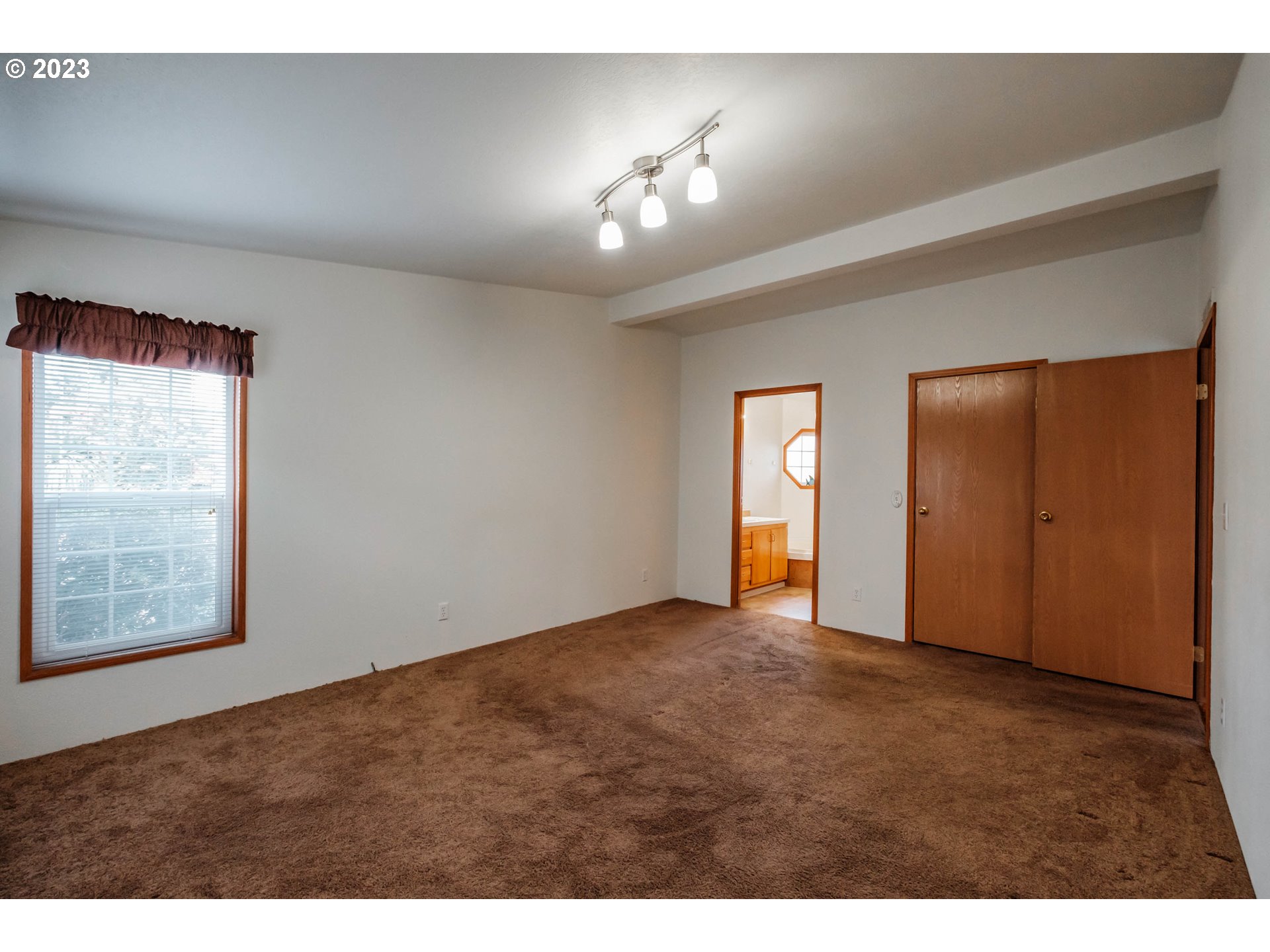 1724 NW POPPY HILLS DR, McMinnville