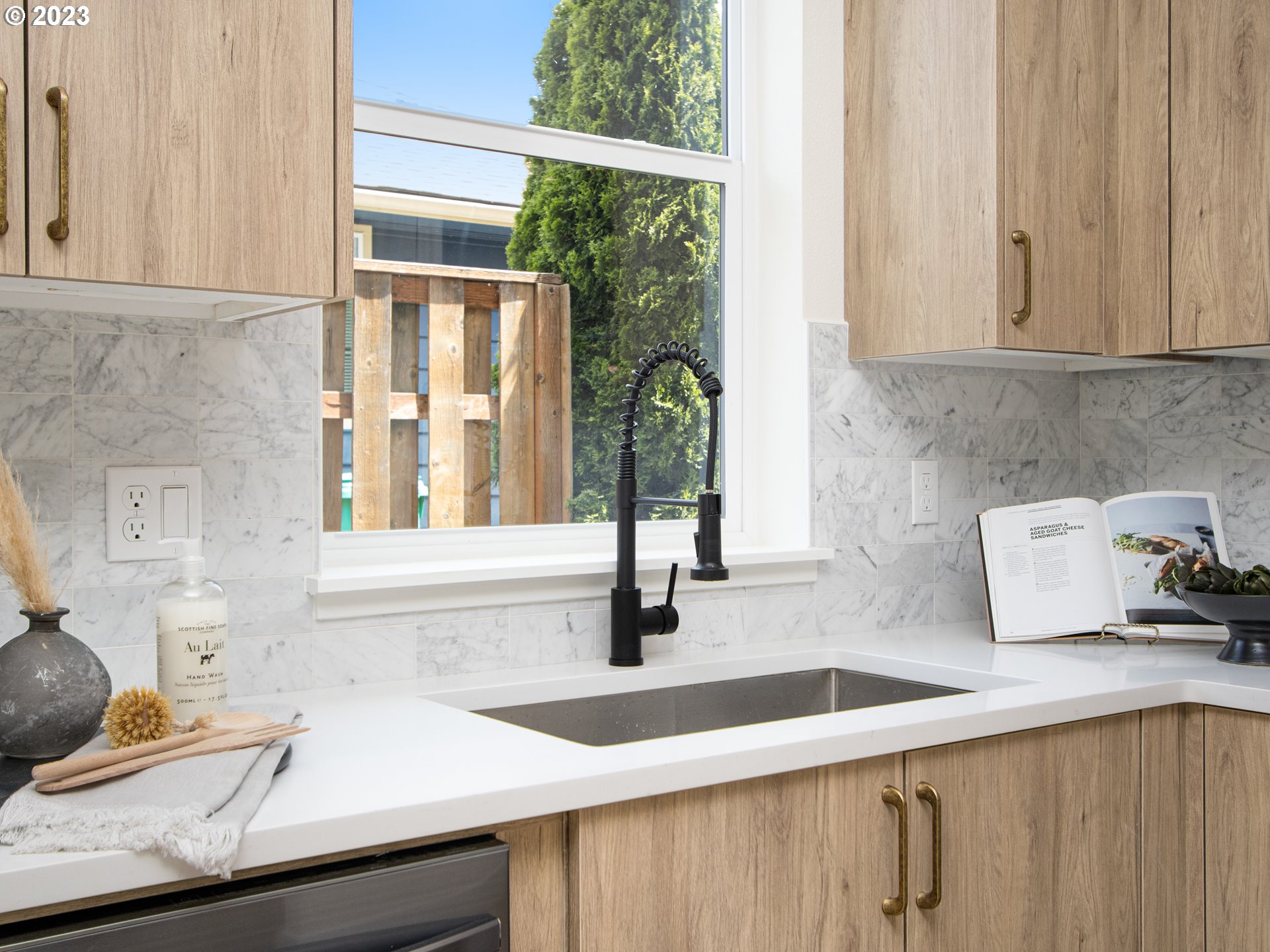 7517 N Clarendon AVE 3