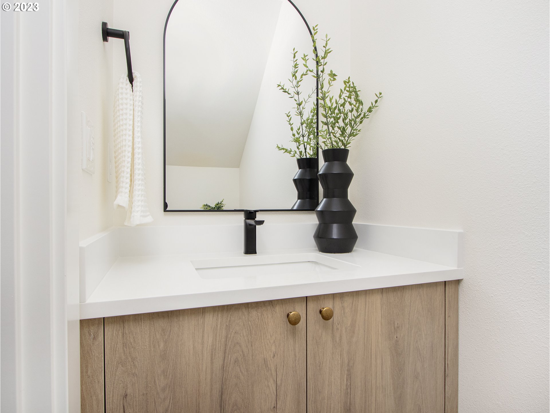 7517 N Clarendon AVE 3