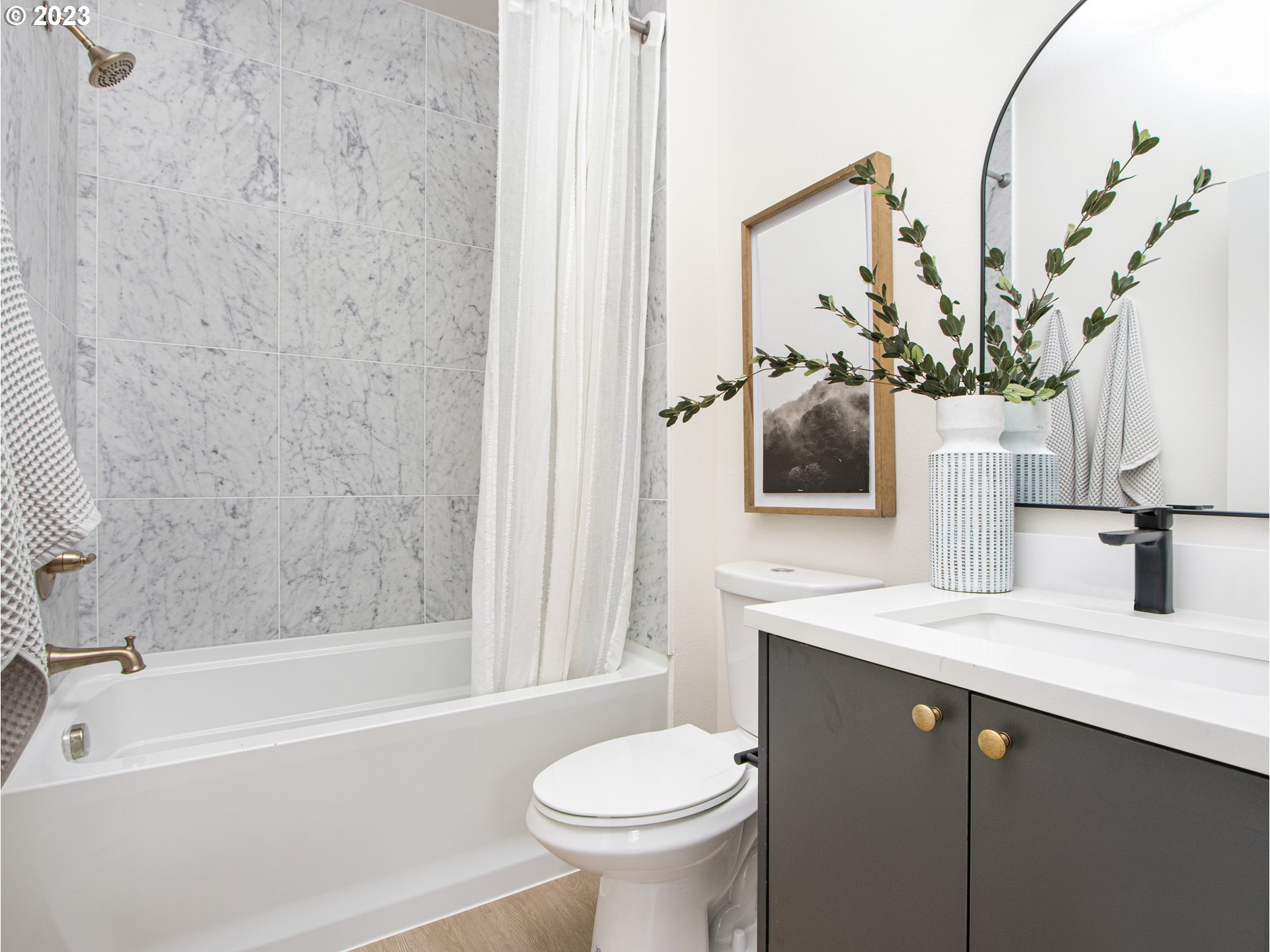 7517 N Clarendon AVE 3