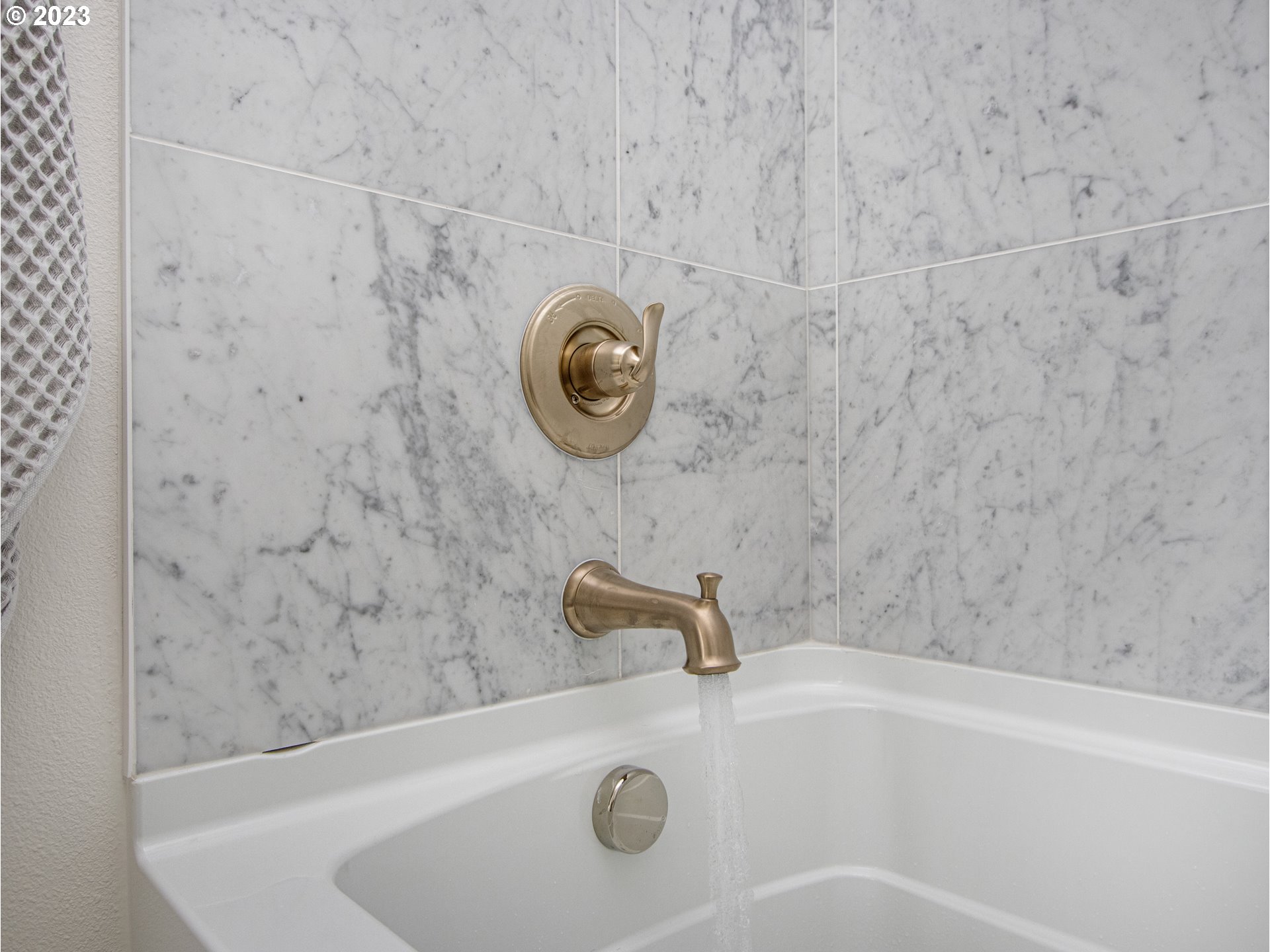 7517 N Clarendon AVE 3