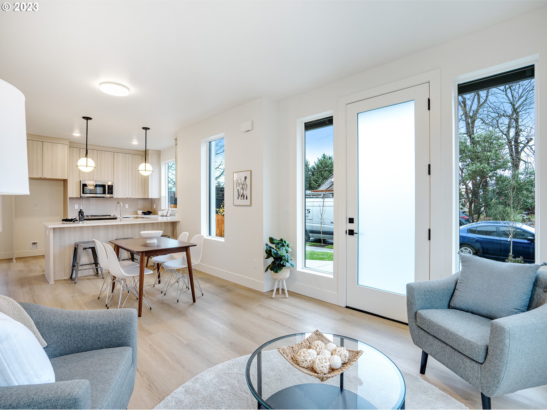 6411 N Greeley AVE 1