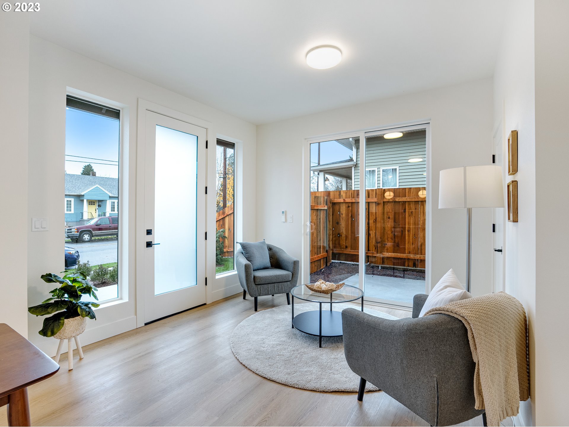 6411 N Greeley AVE 1