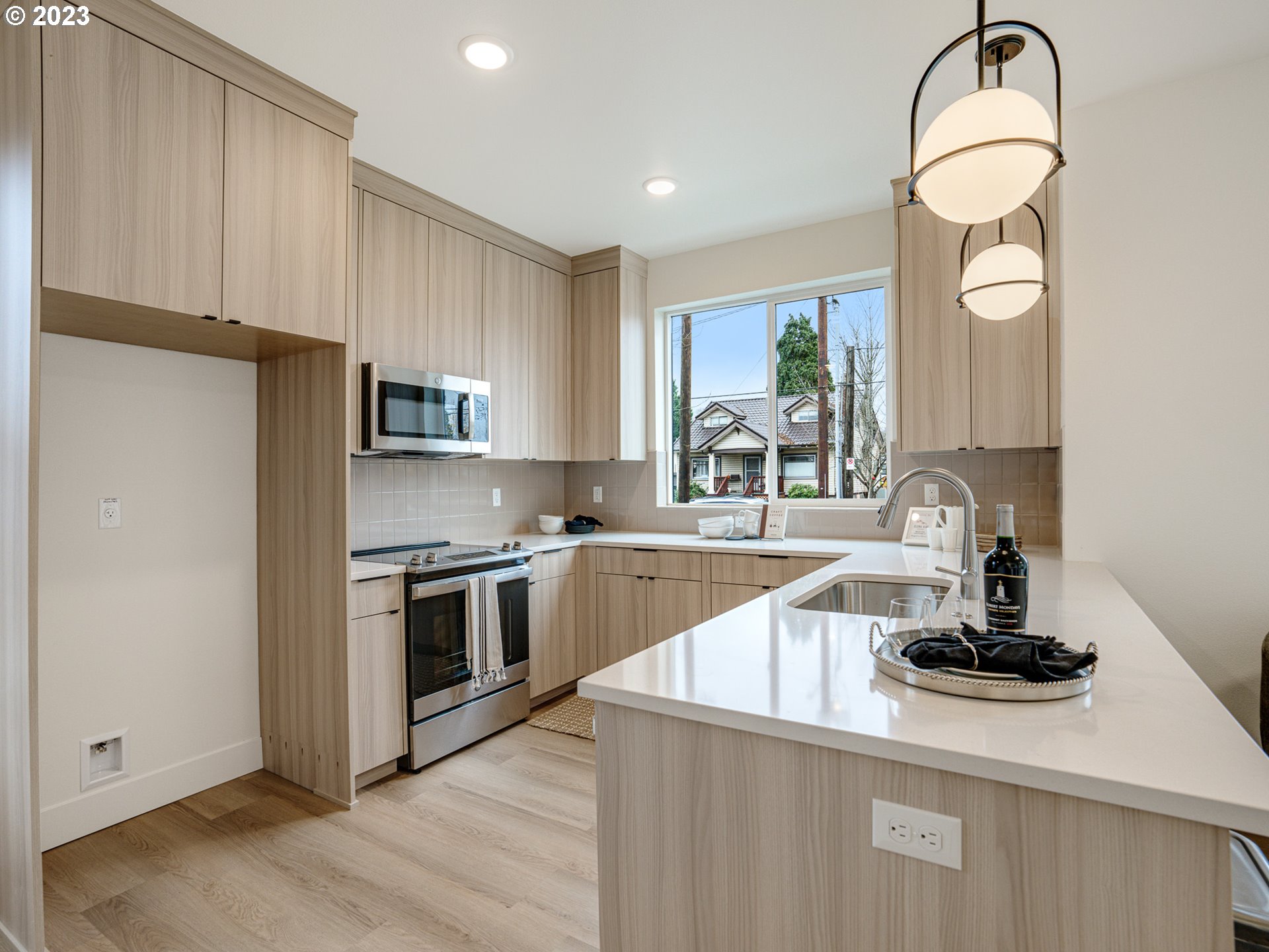 6411 N Greeley AVE 1