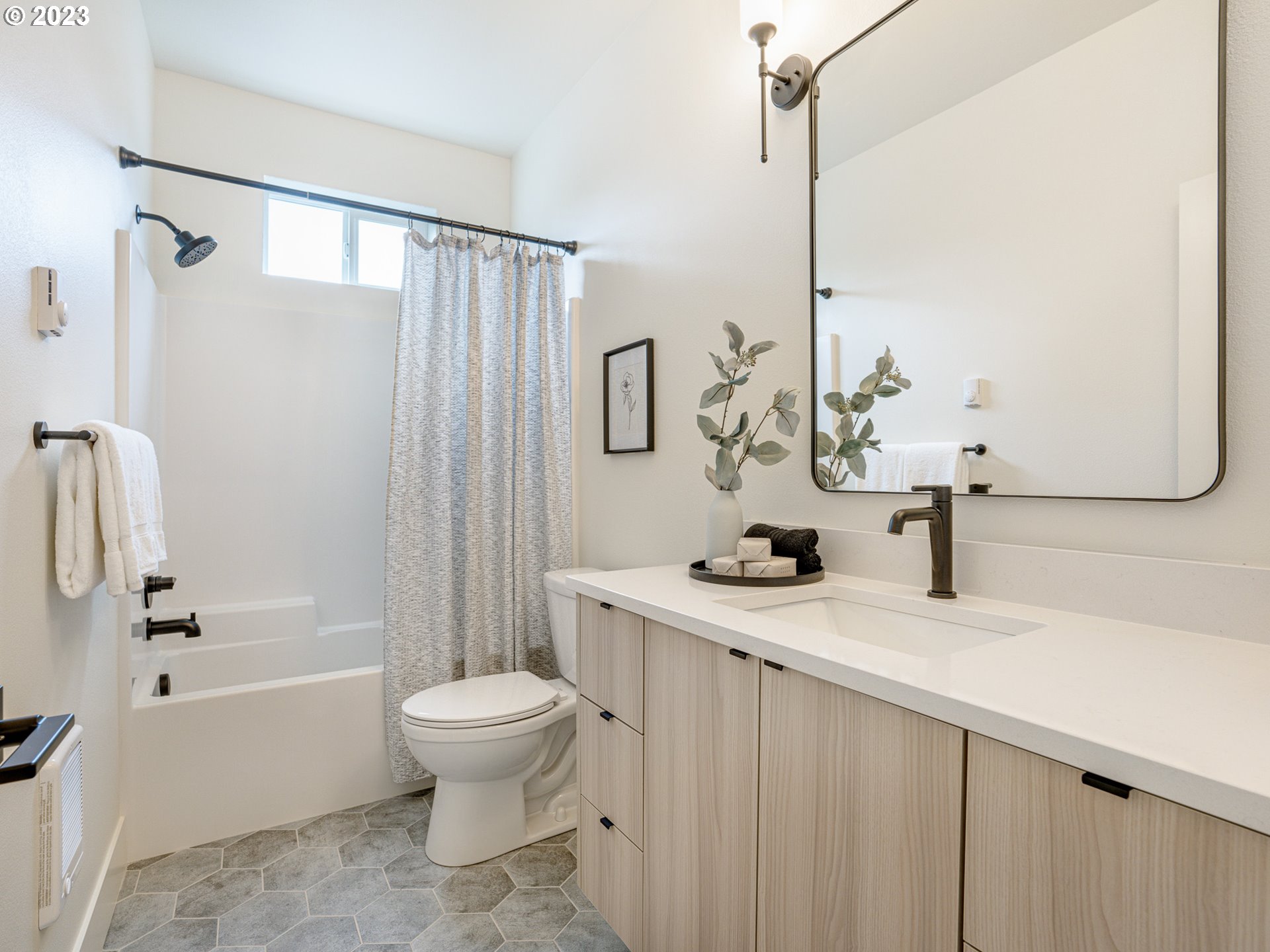 6411 N Greeley AVE 1