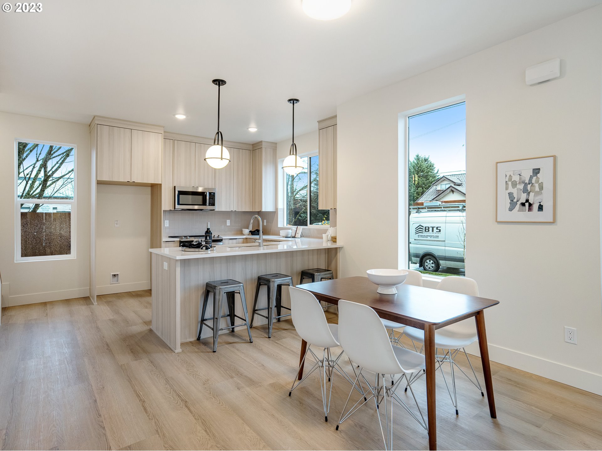 6411 N Greeley AVE 1