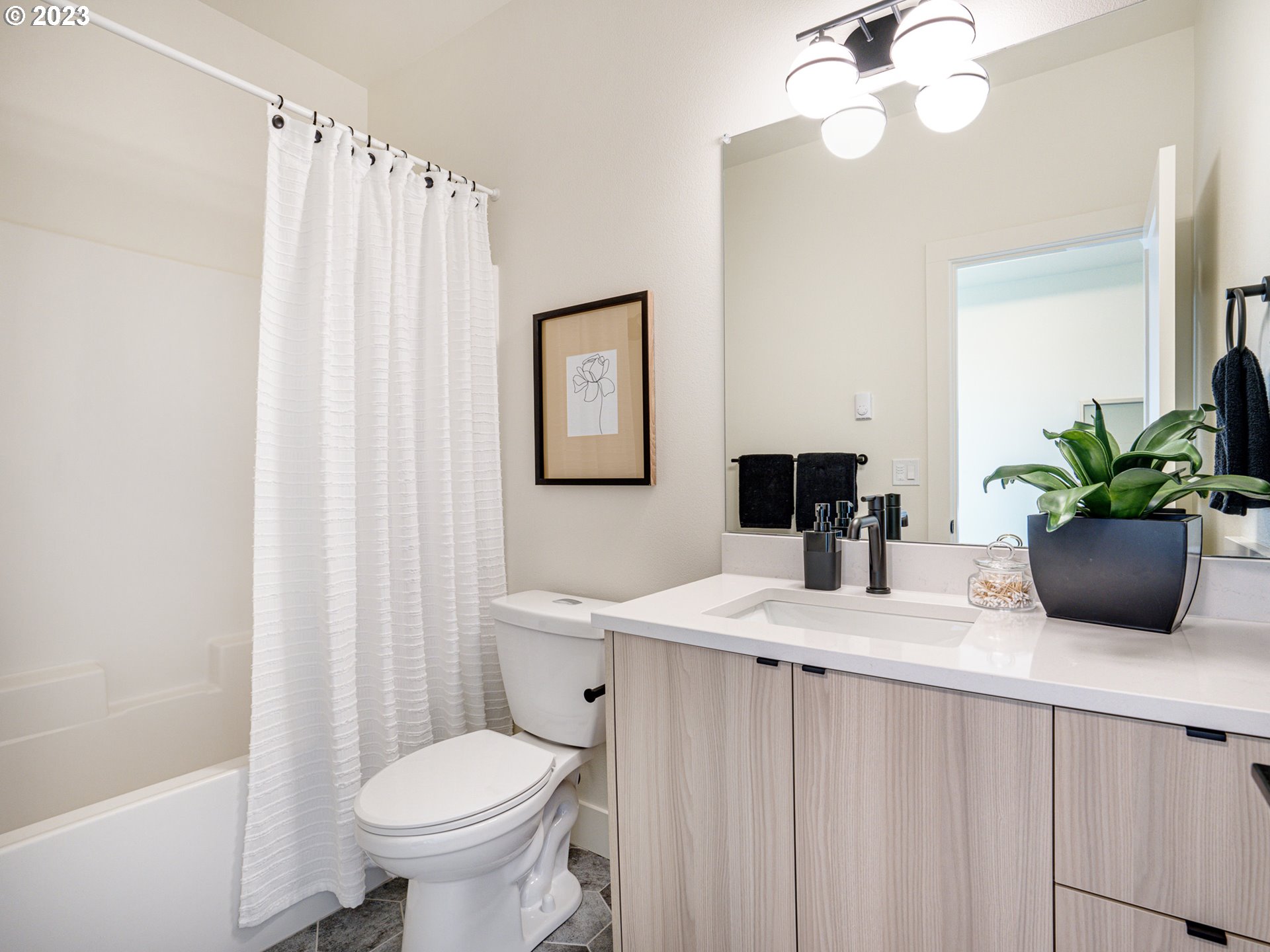 6411 N Greeley AVE 1