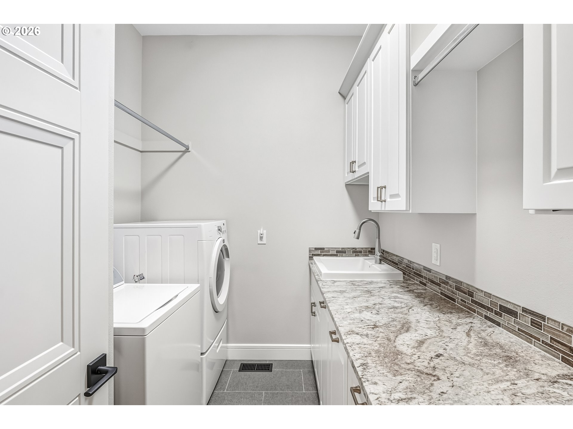 337 SE KURTH MEADOW AVE