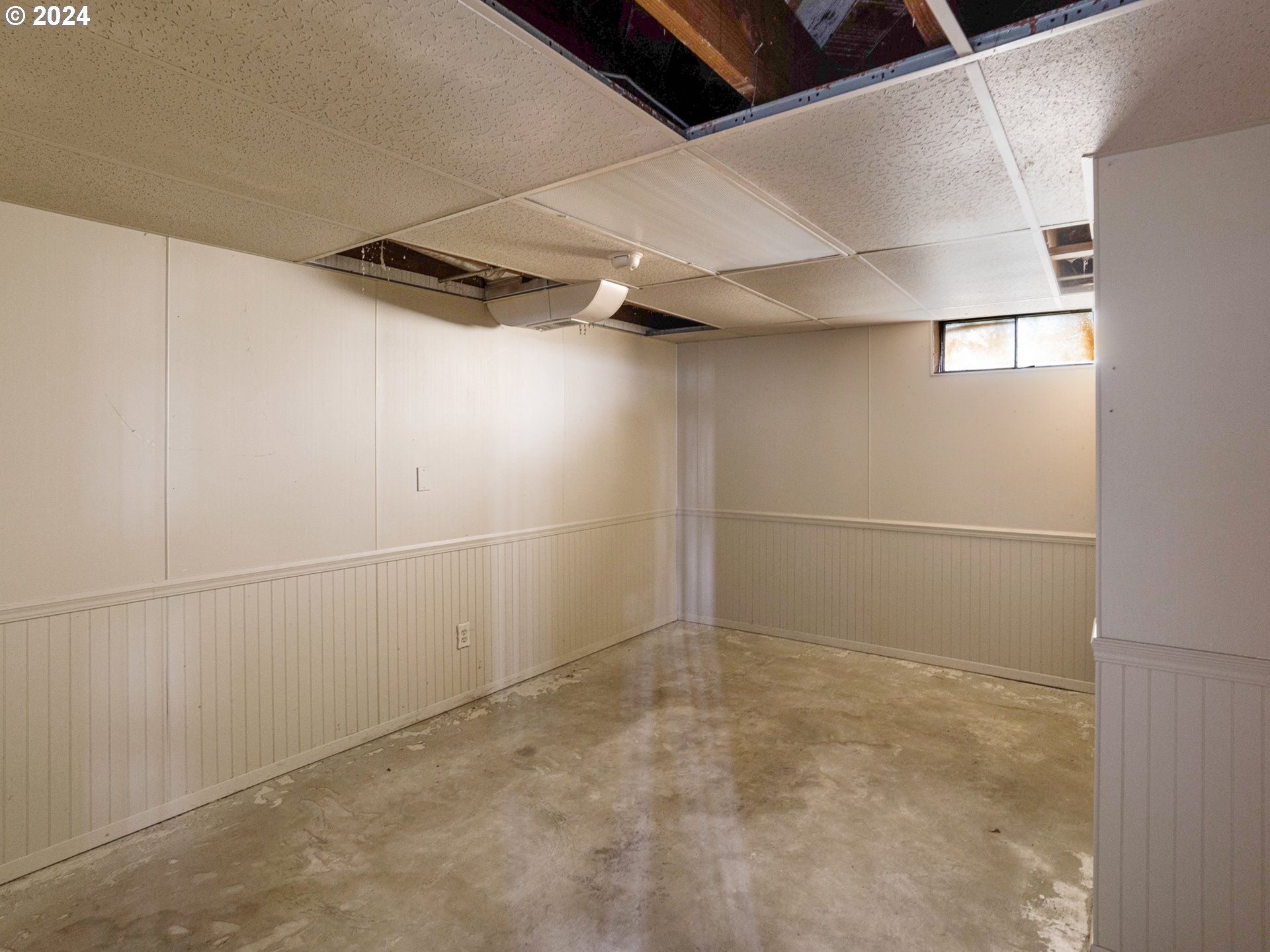 6710 N GREENWICH AVE