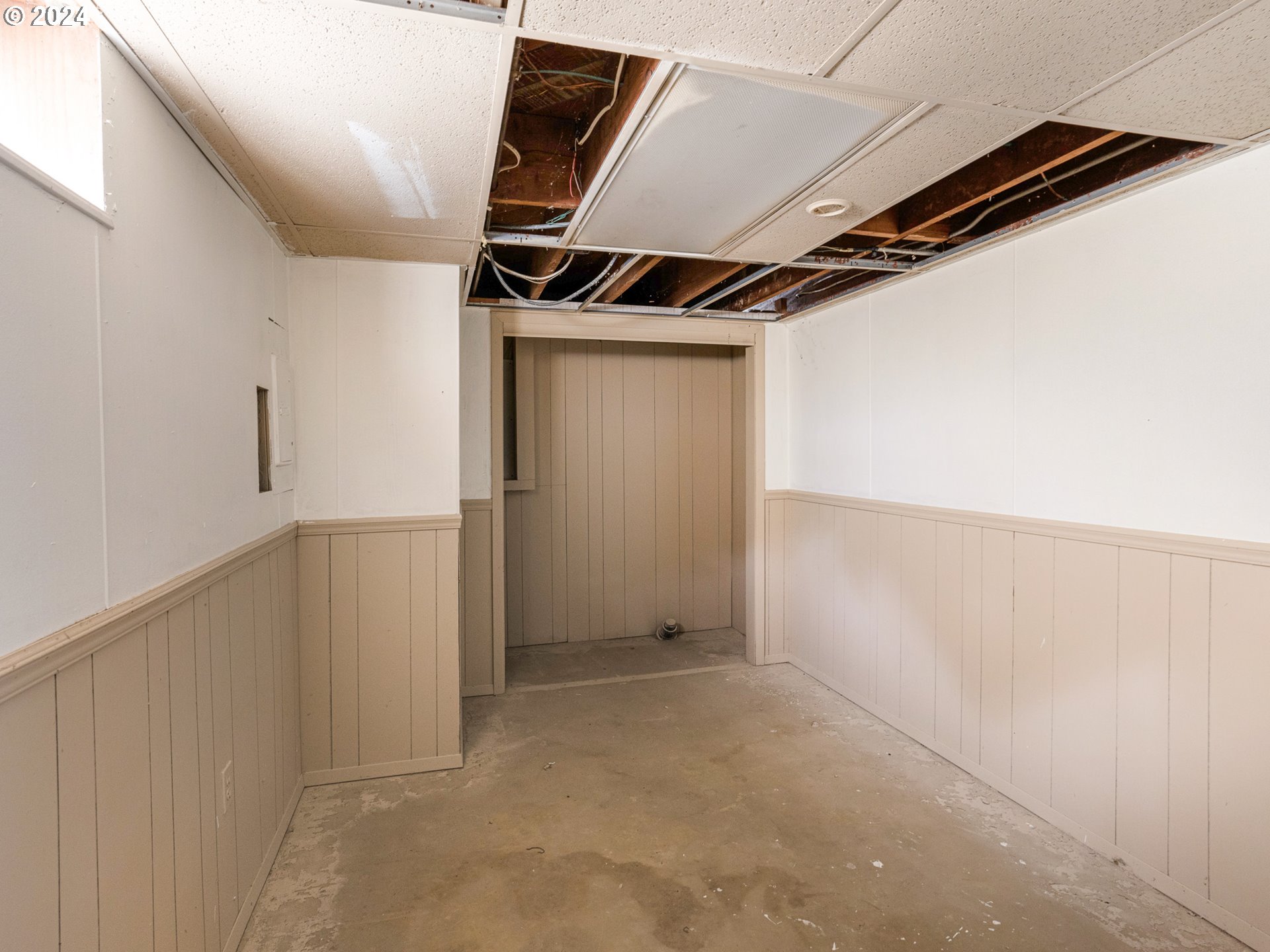 6710 N GREENWICH AVE