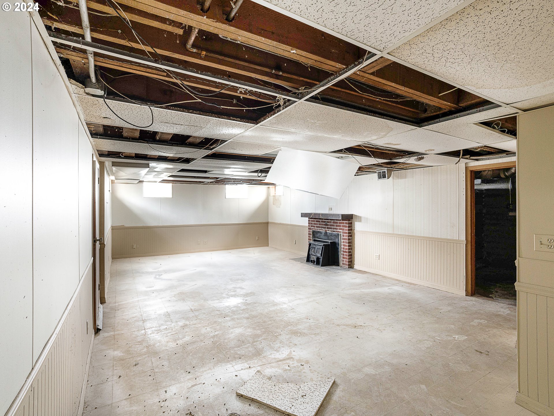 6710 N GREENWICH AVE