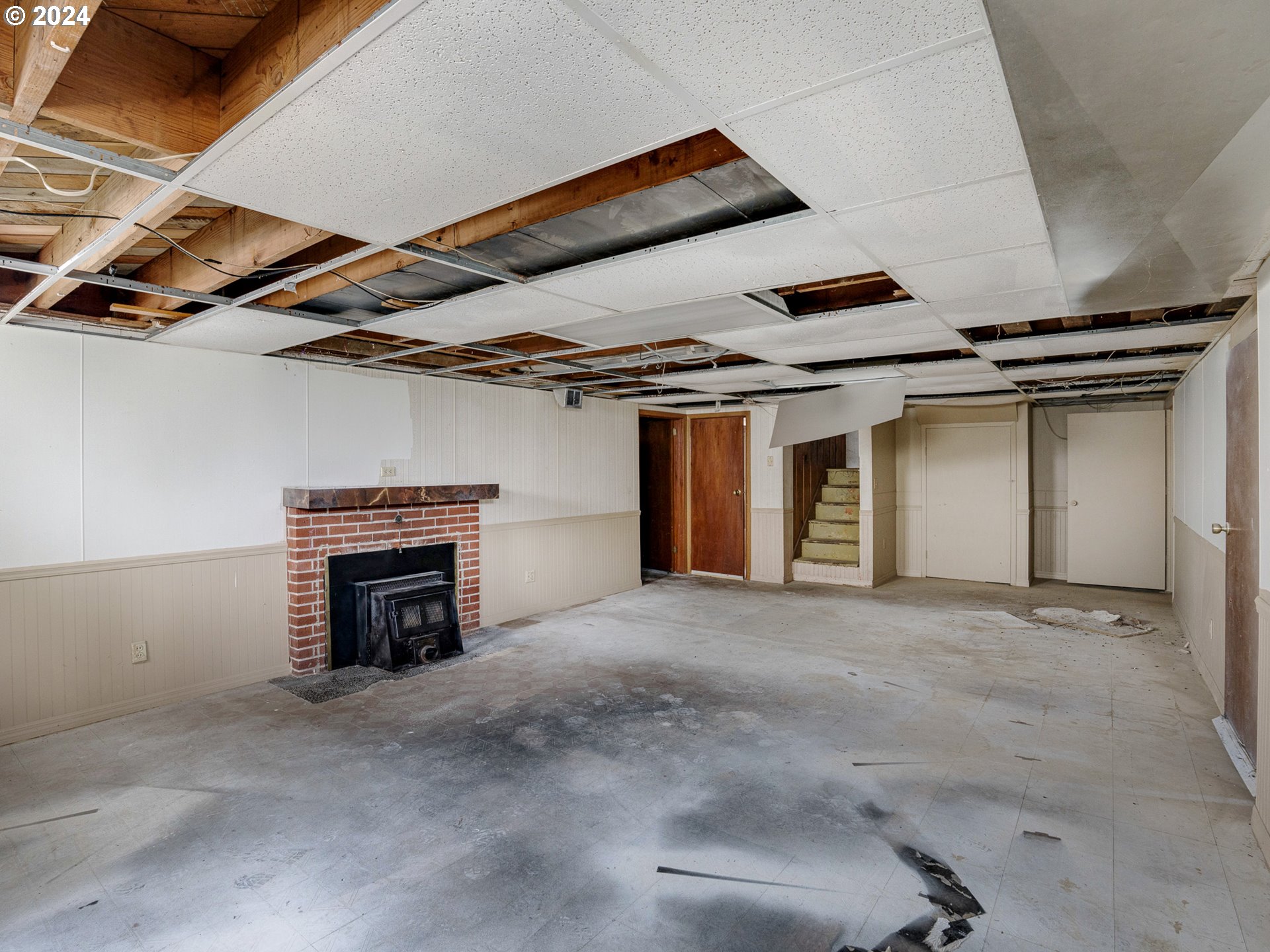 6710 N GREENWICH AVE