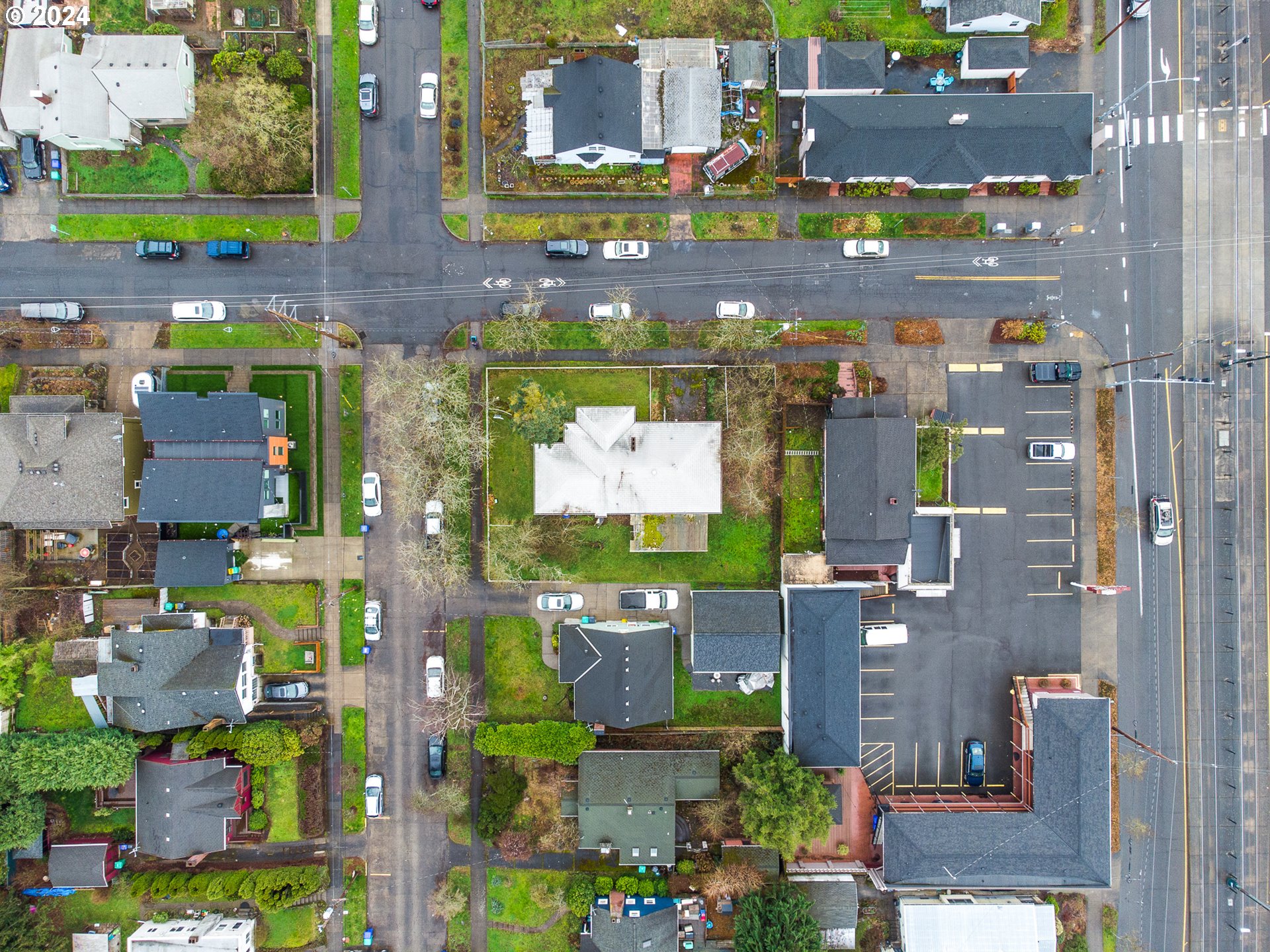 6710 N GREENWICH AVE