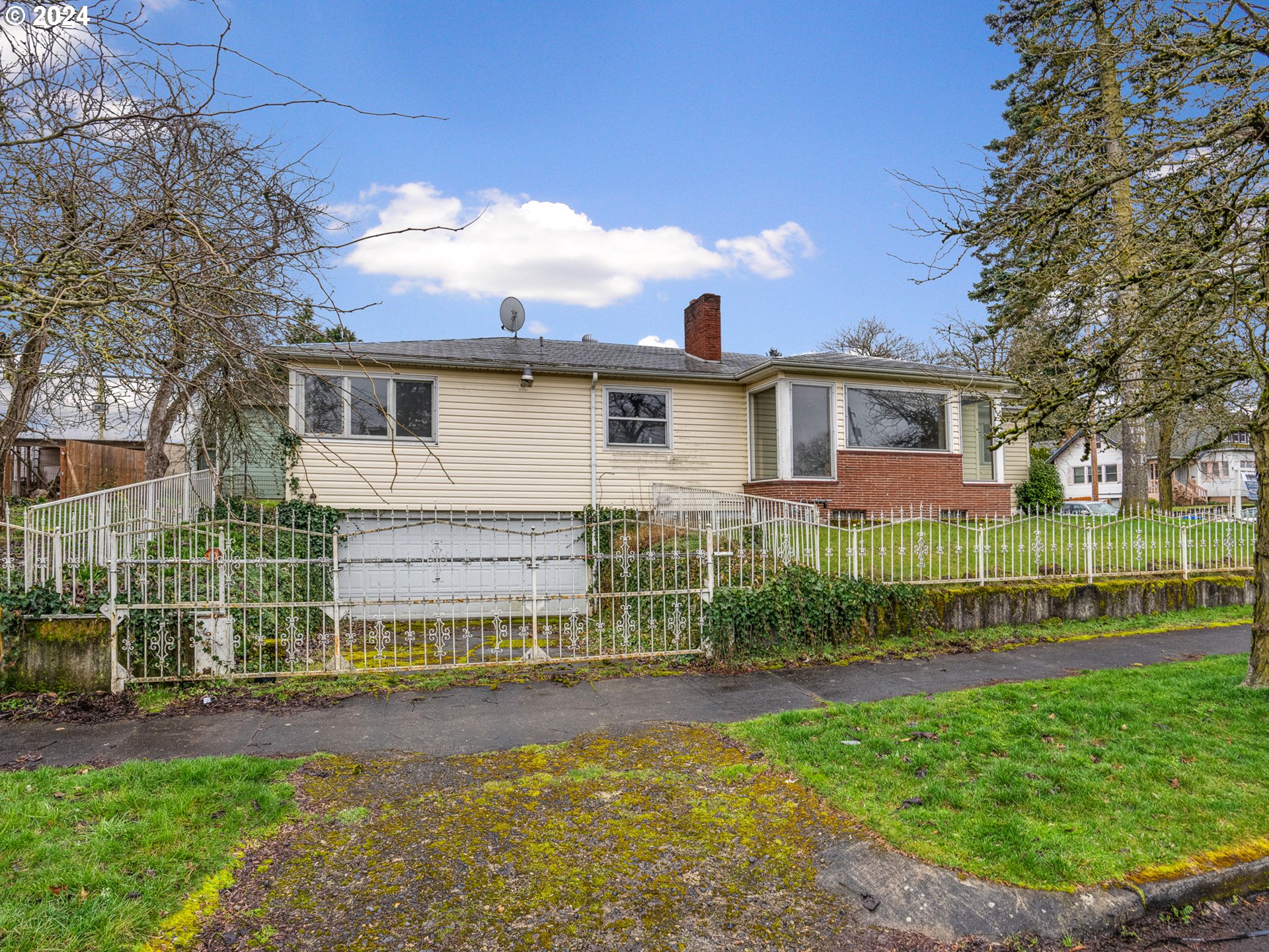 6710 N GREENWICH AVE