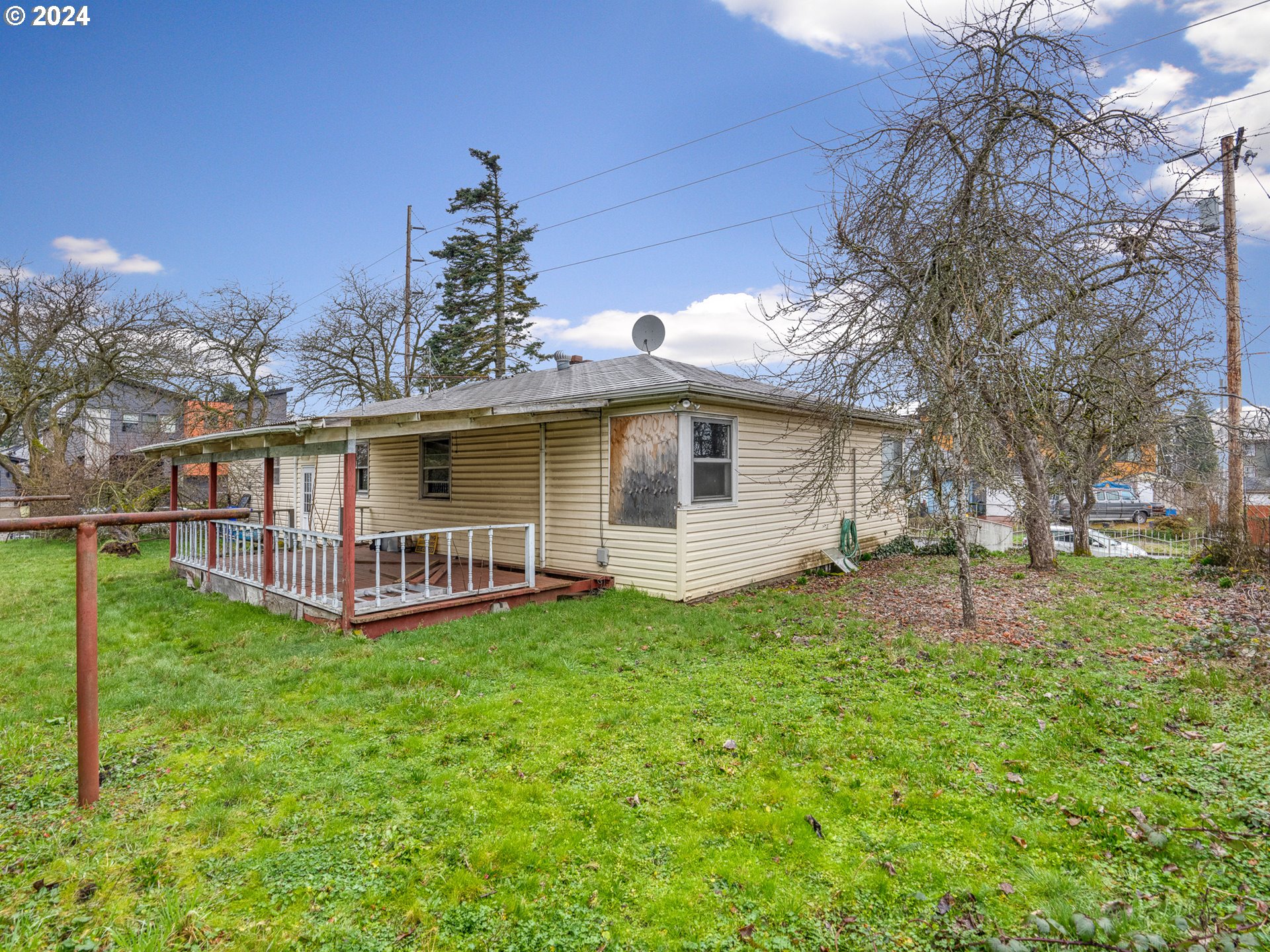 6710 N GREENWICH AVE