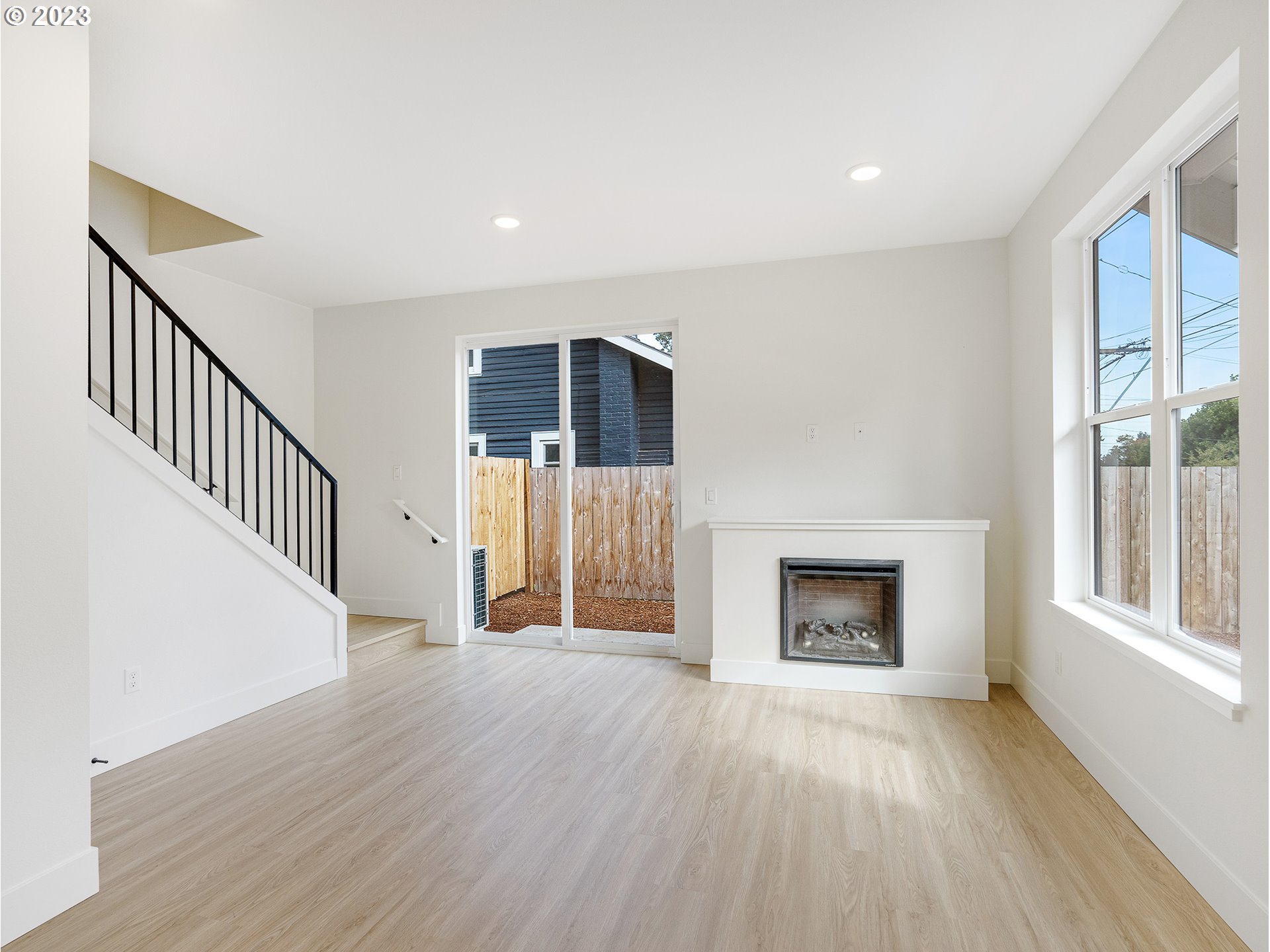 7557 N Gilbert AVE 1