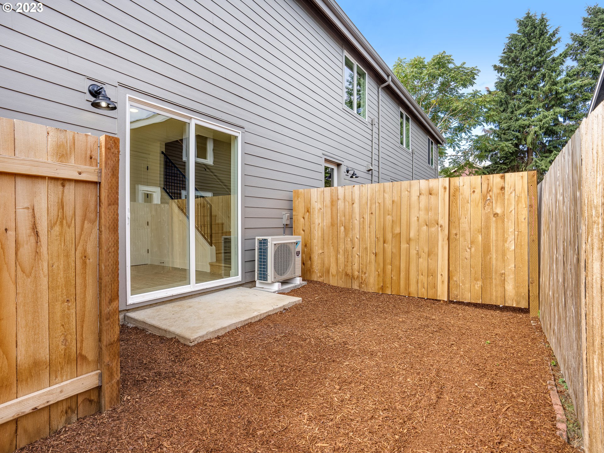 7557 N Gilbert AVE 1