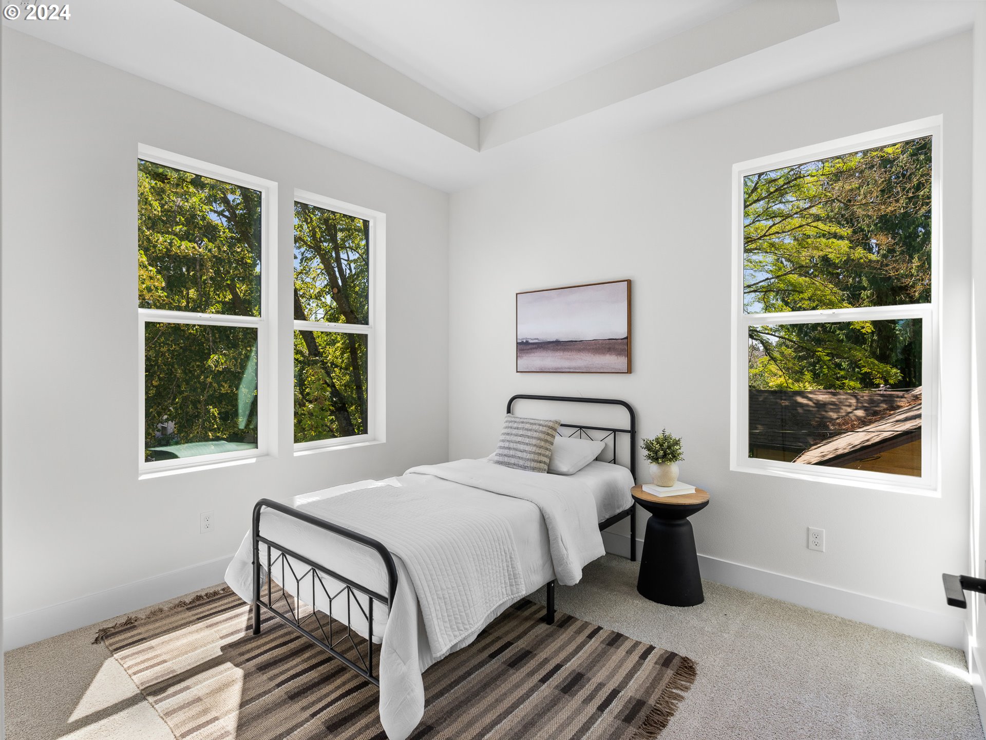 4827 N Commercial AVE 1