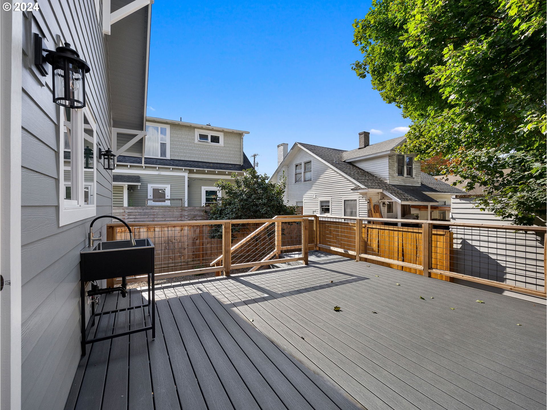 1121 SE CESAR E CHAVEZ BLVD