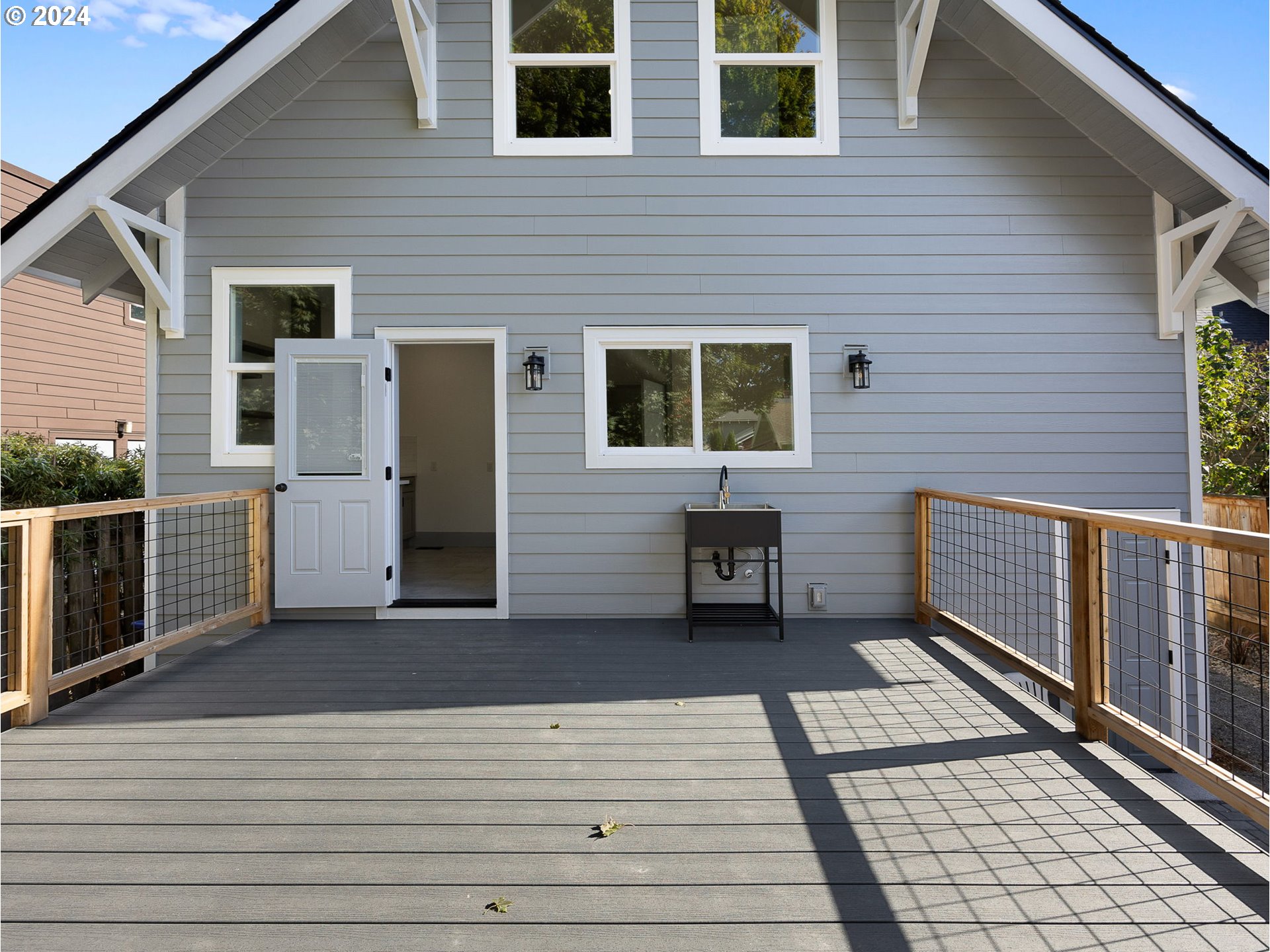 1121 SE CESAR E CHAVEZ BLVD