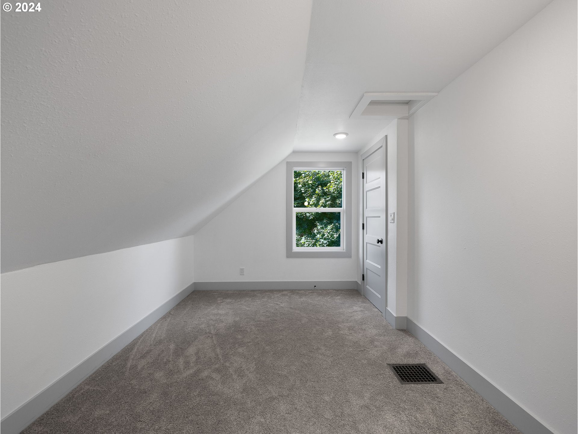 1121 SE CESAR E CHAVEZ BLVD