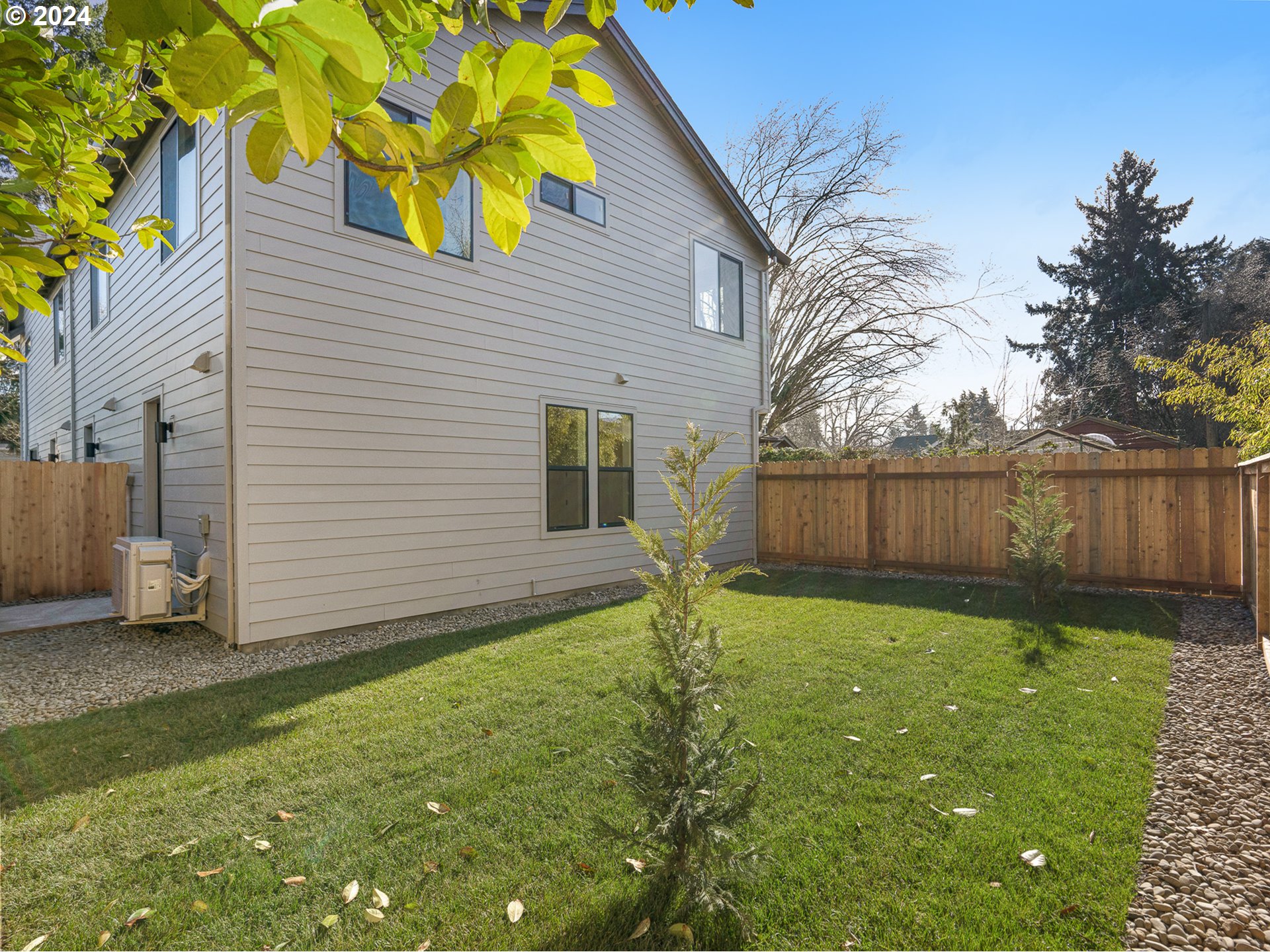 6121 SE 45th AVE