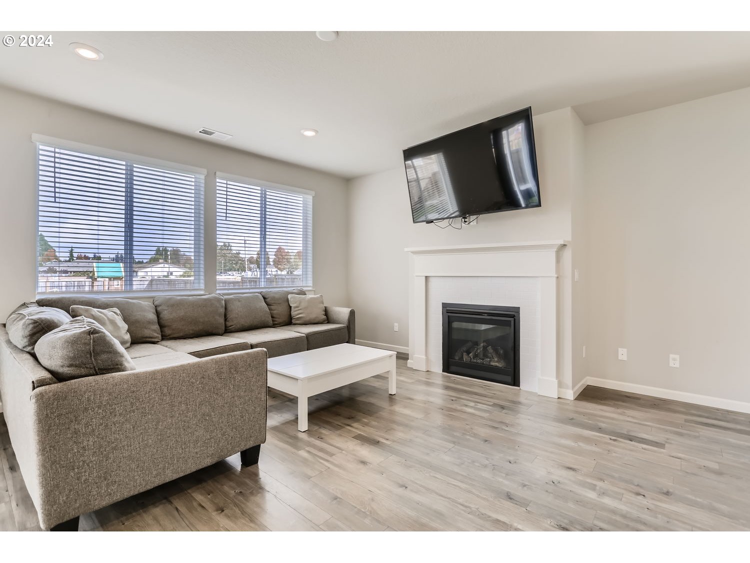 438 SW 16TH AVE