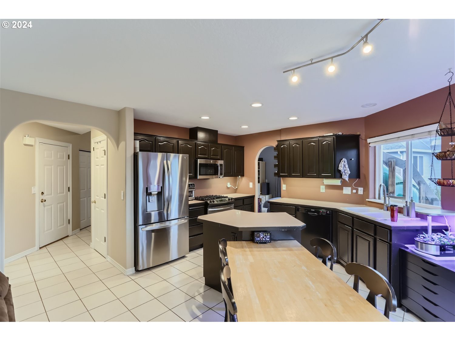 1872 SW HASKINS CT