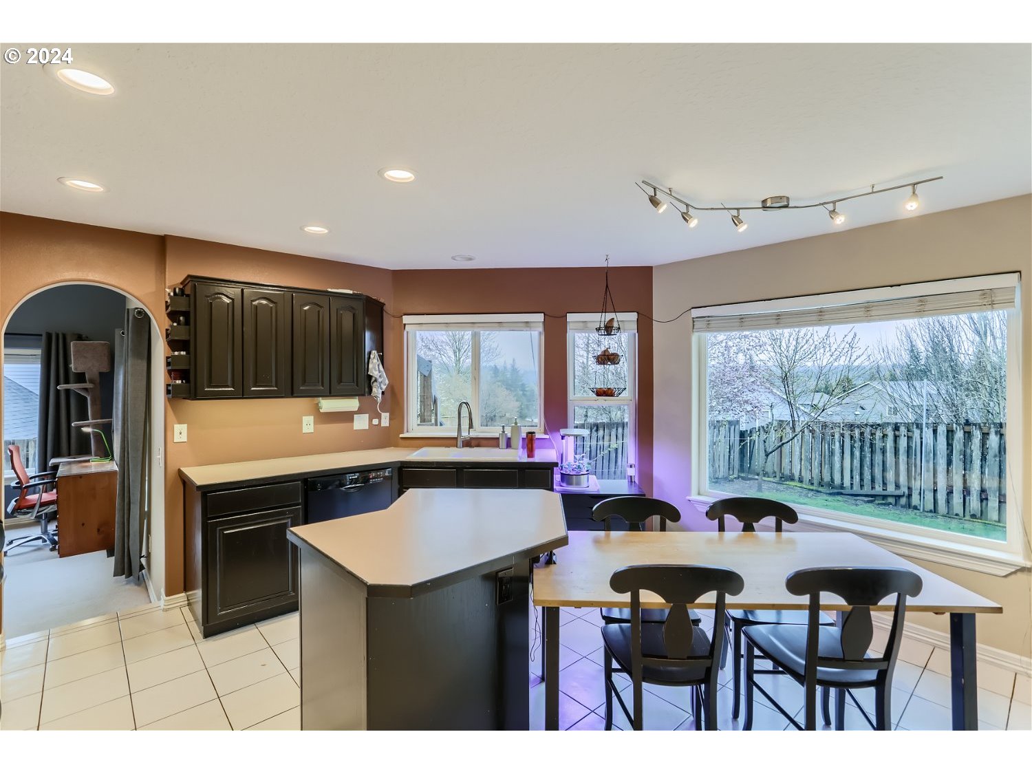 1872 SW HASKINS CT