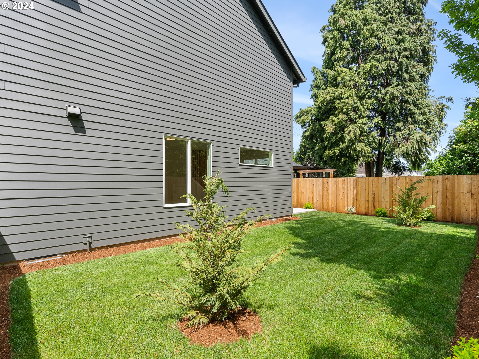 9060 N Buchanan AVE 1