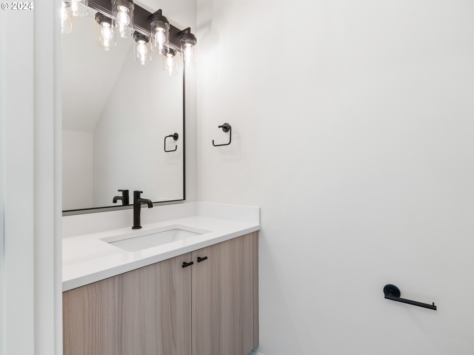 9060 N Buchanan AVE 1