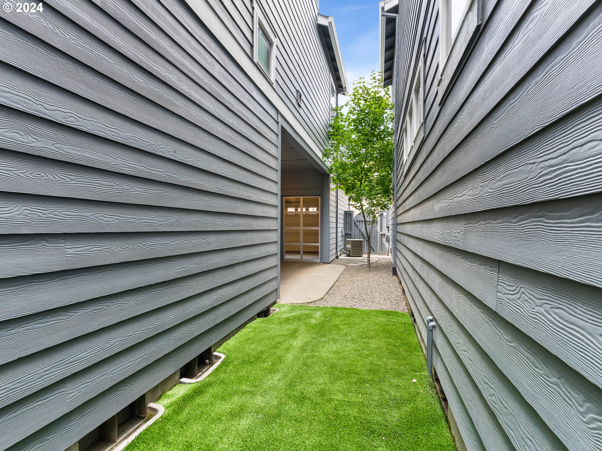 29029 SW VILLEBOIS DR