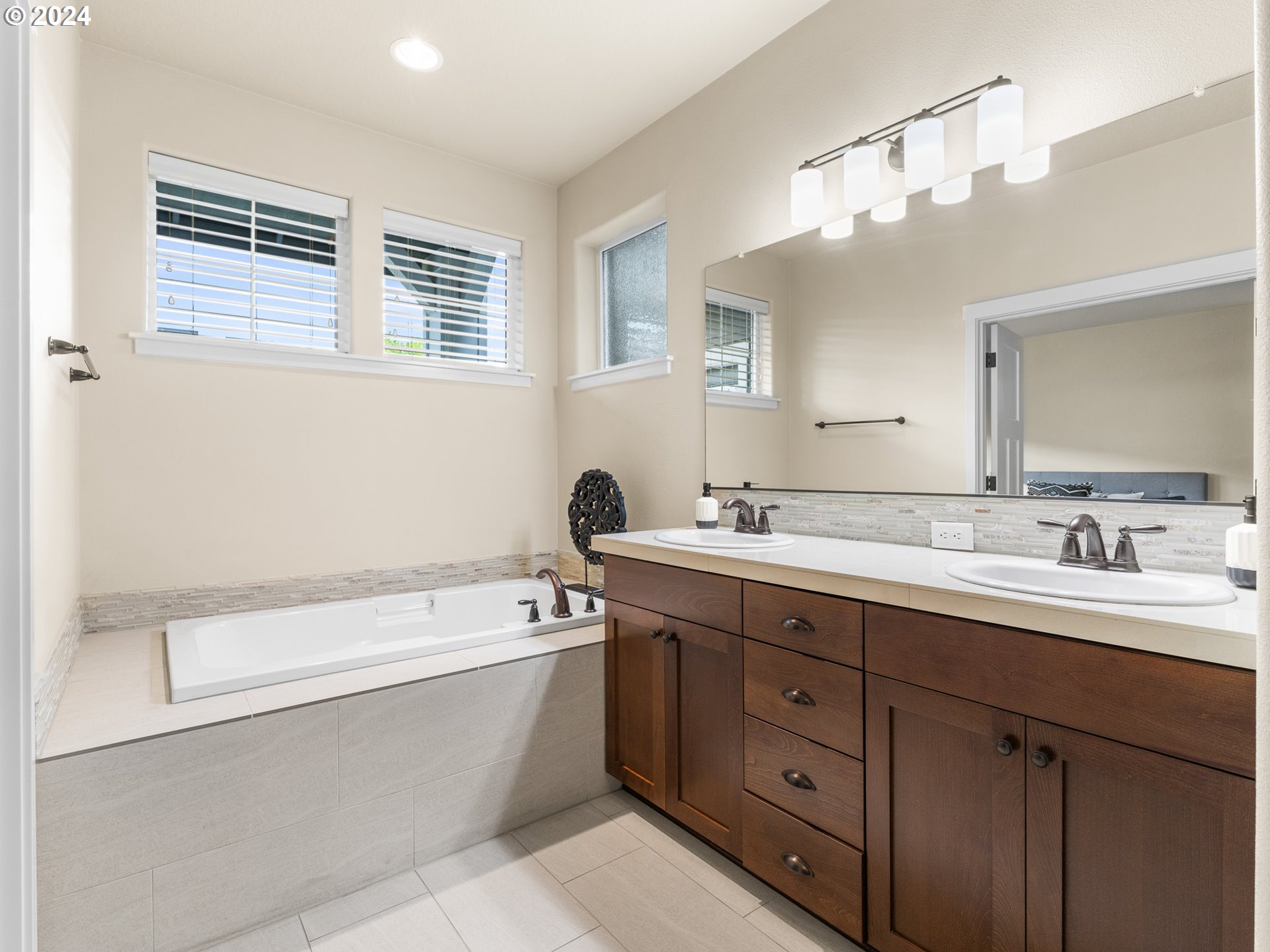 29029 SW VILLEBOIS DR