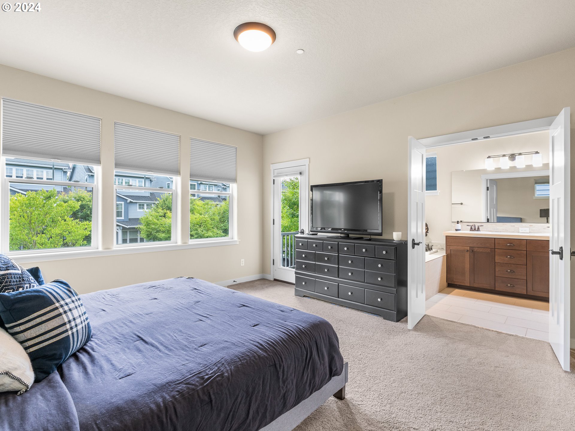 29029 SW VILLEBOIS DR