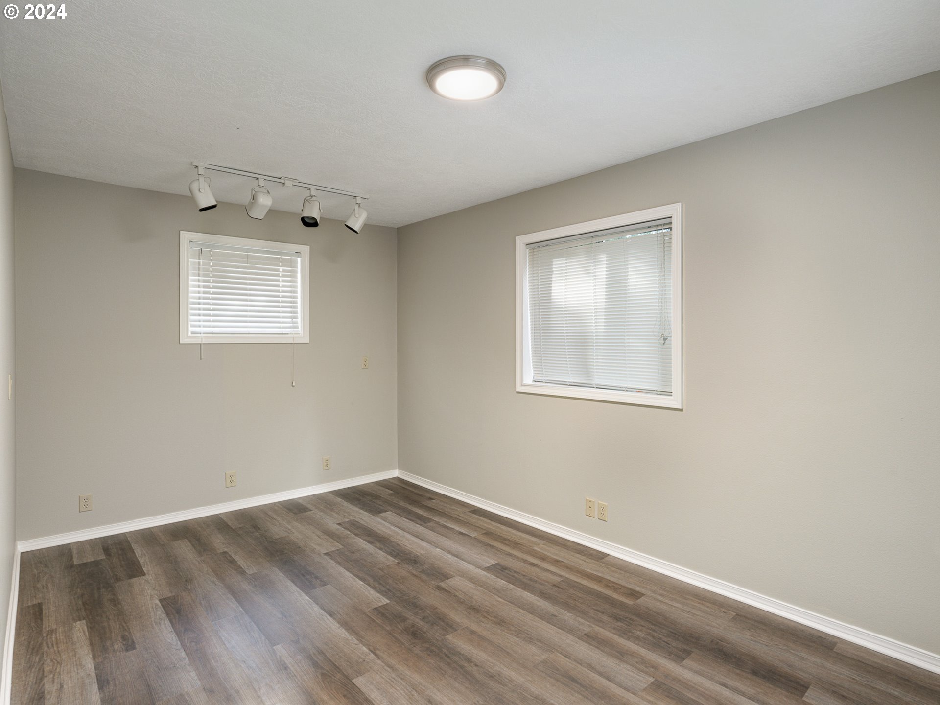 9990 SW KILLARNEY LN