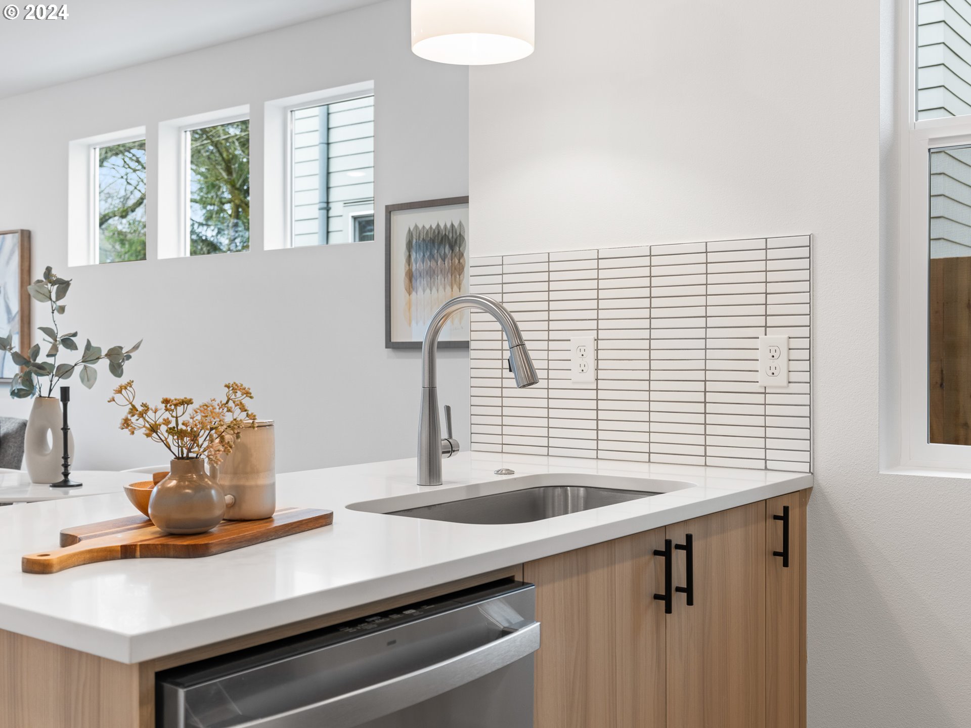 4366 N Gantenbein AVE 1