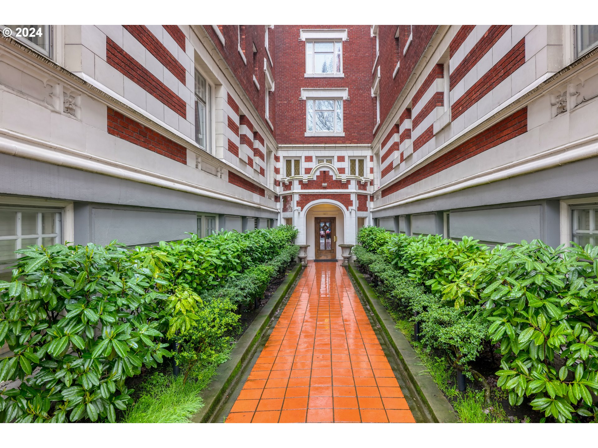 1811 NW COUCH ST 406