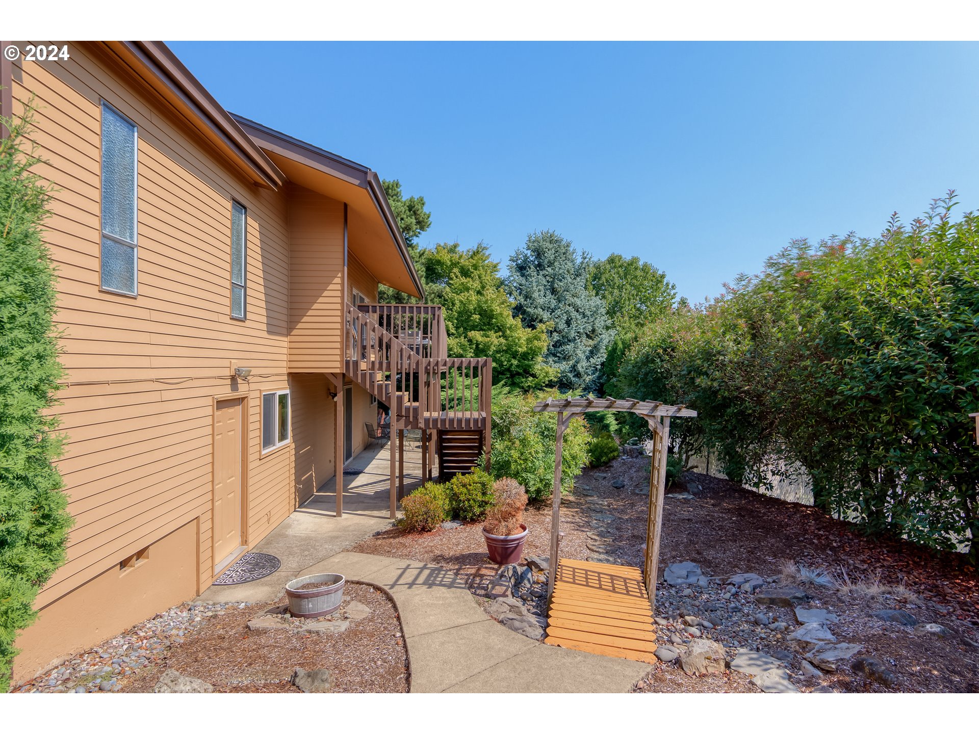 3264 GLEN CREEK RD NW