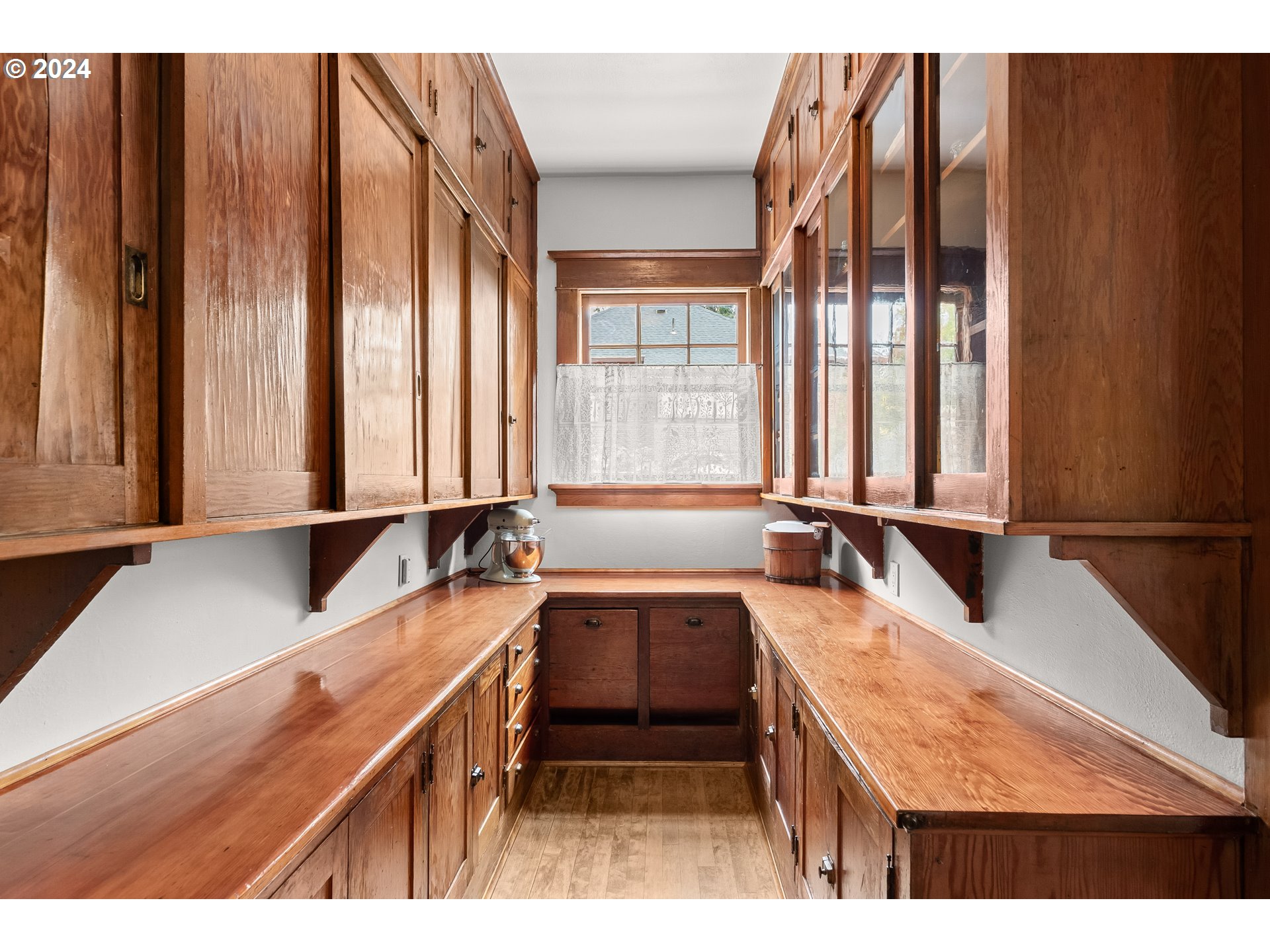 2400 NE 25TH AVE