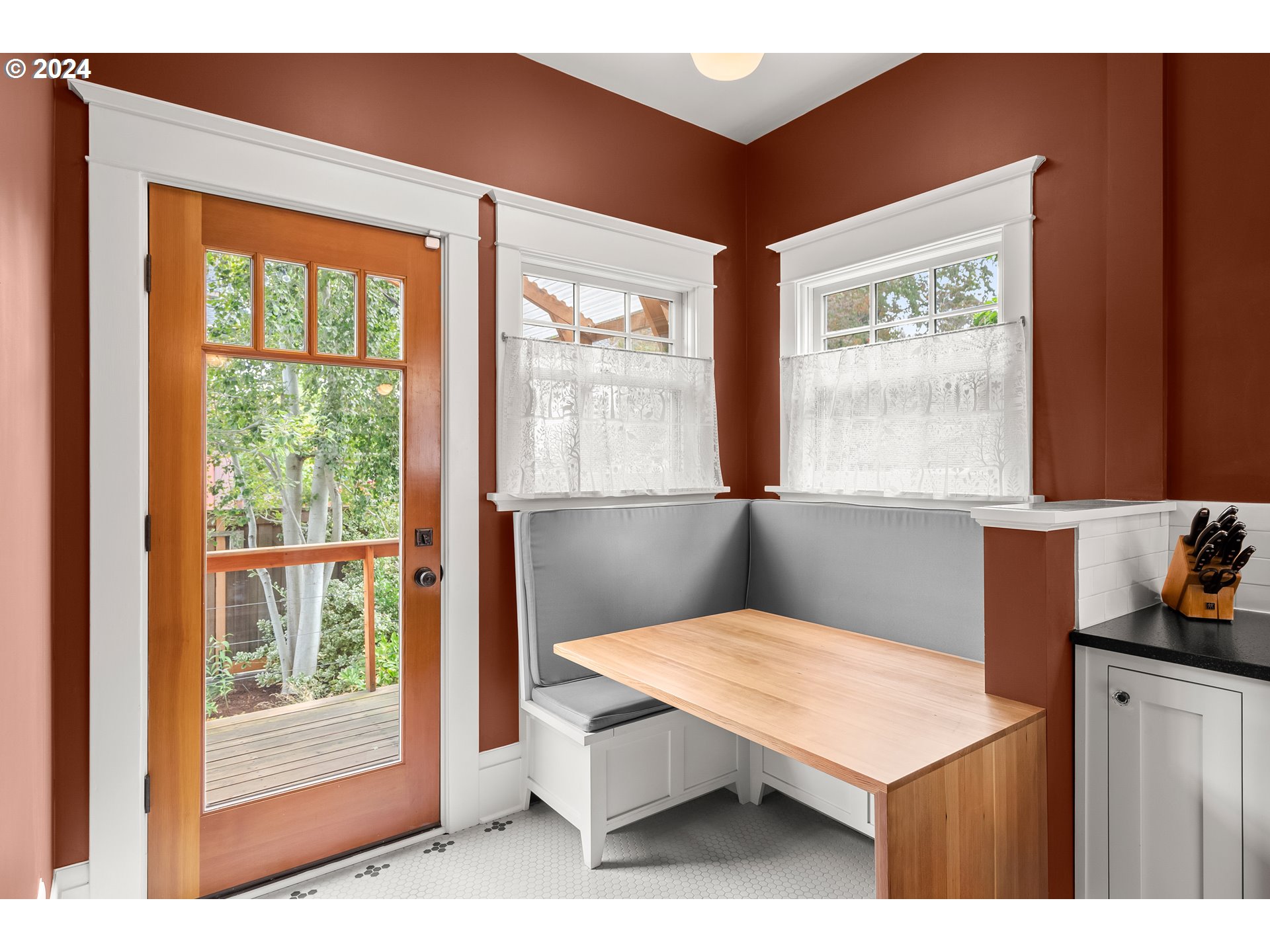 2400 NE 25TH AVE