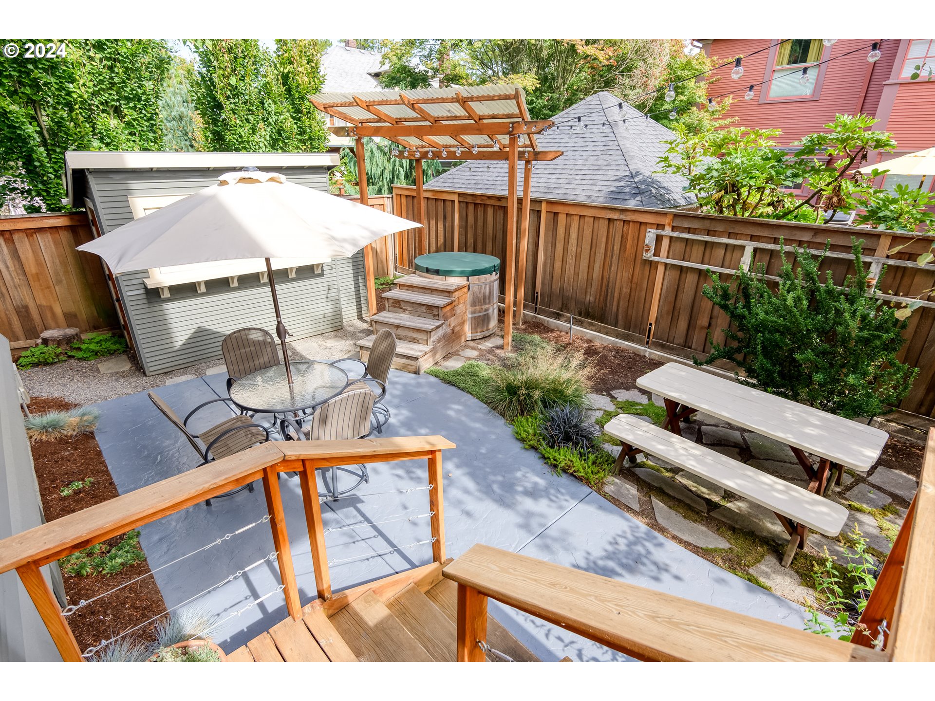 2400 NE 25TH AVE