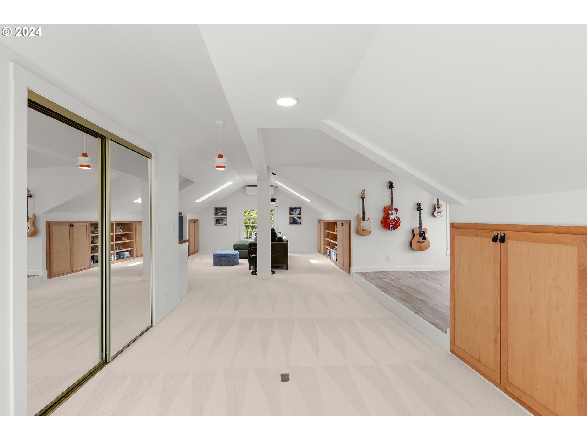 2400 NE 25TH AVE