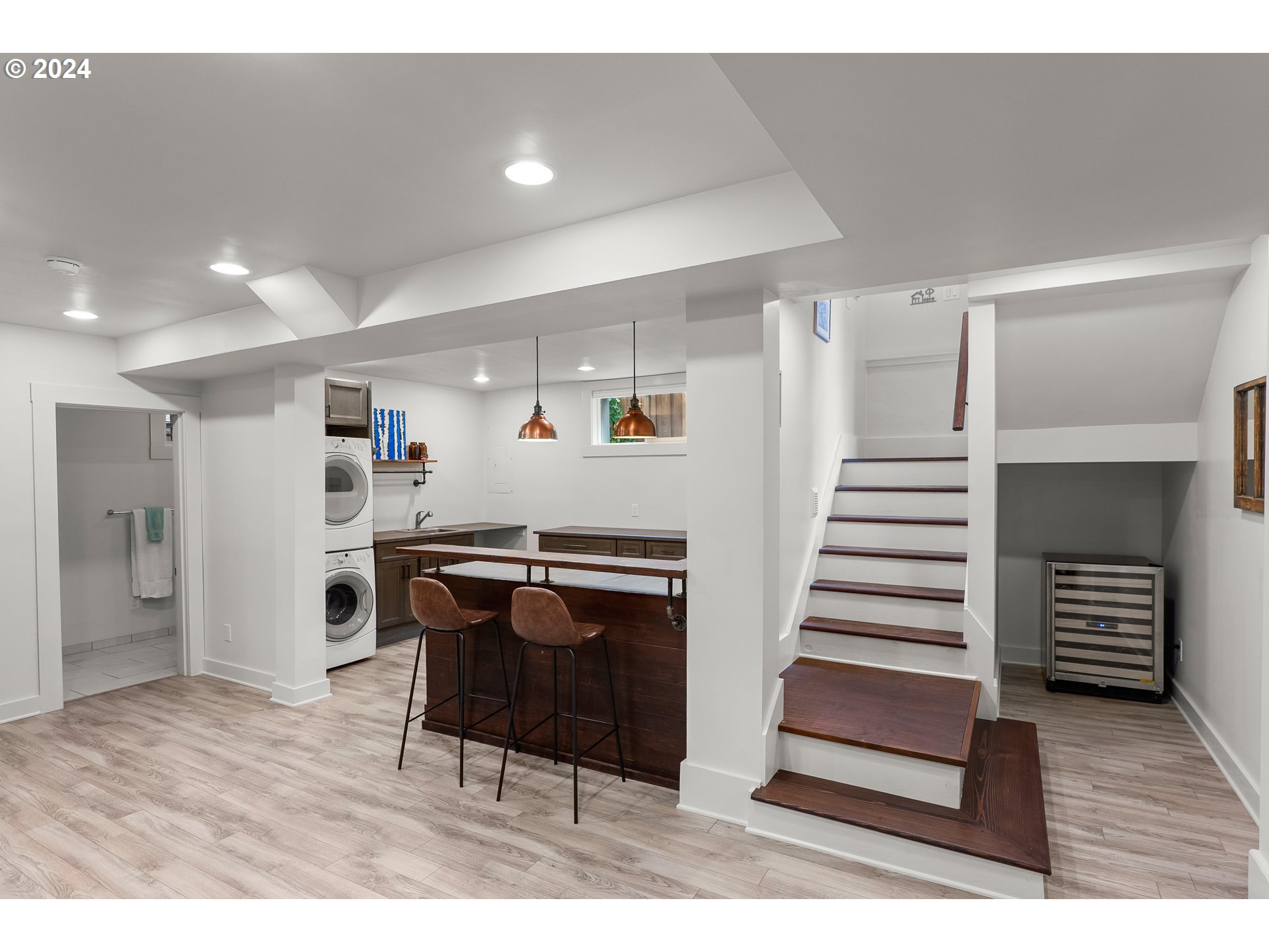 2400 NE 25TH AVE