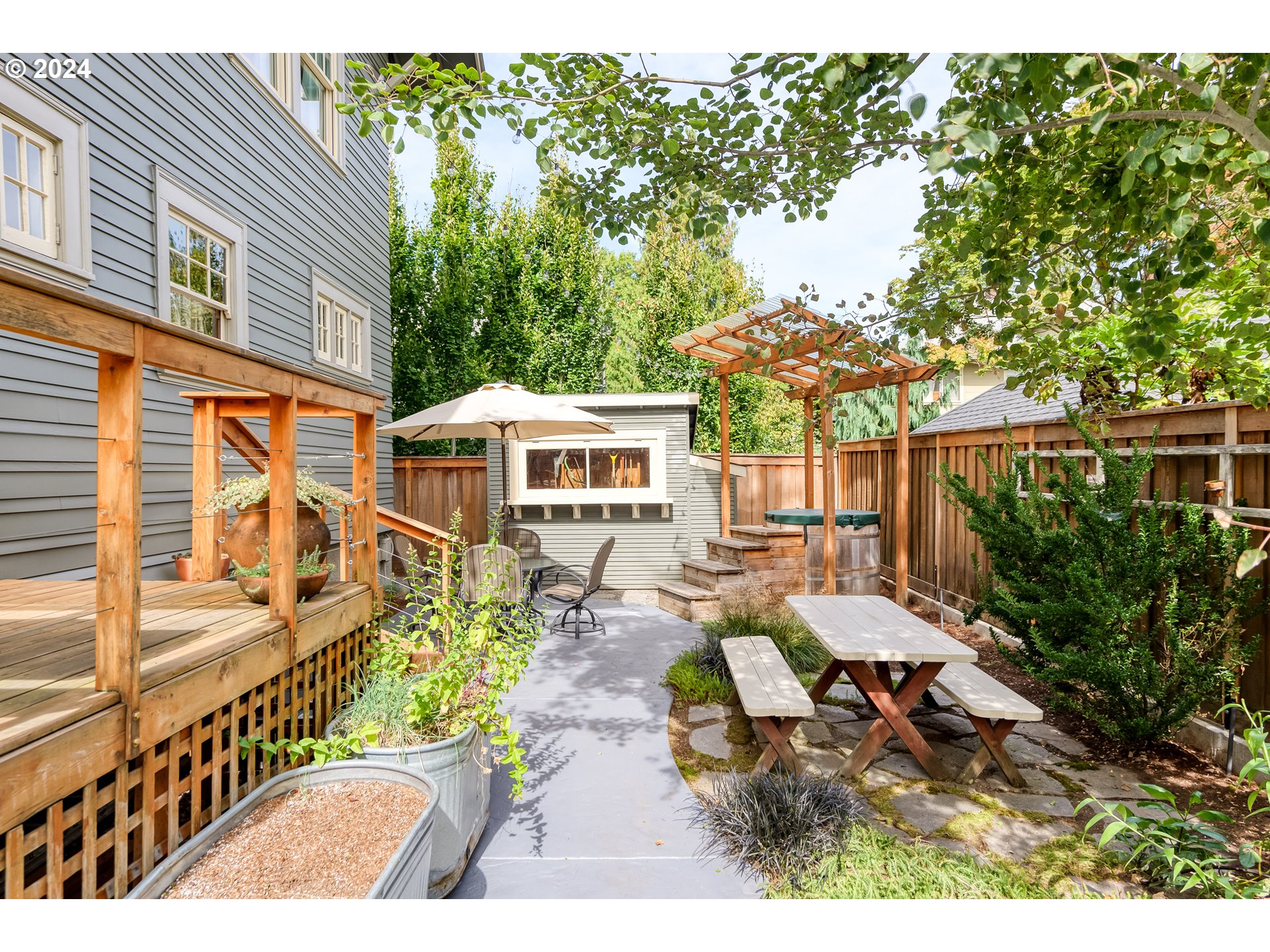 2400 NE 25TH AVE