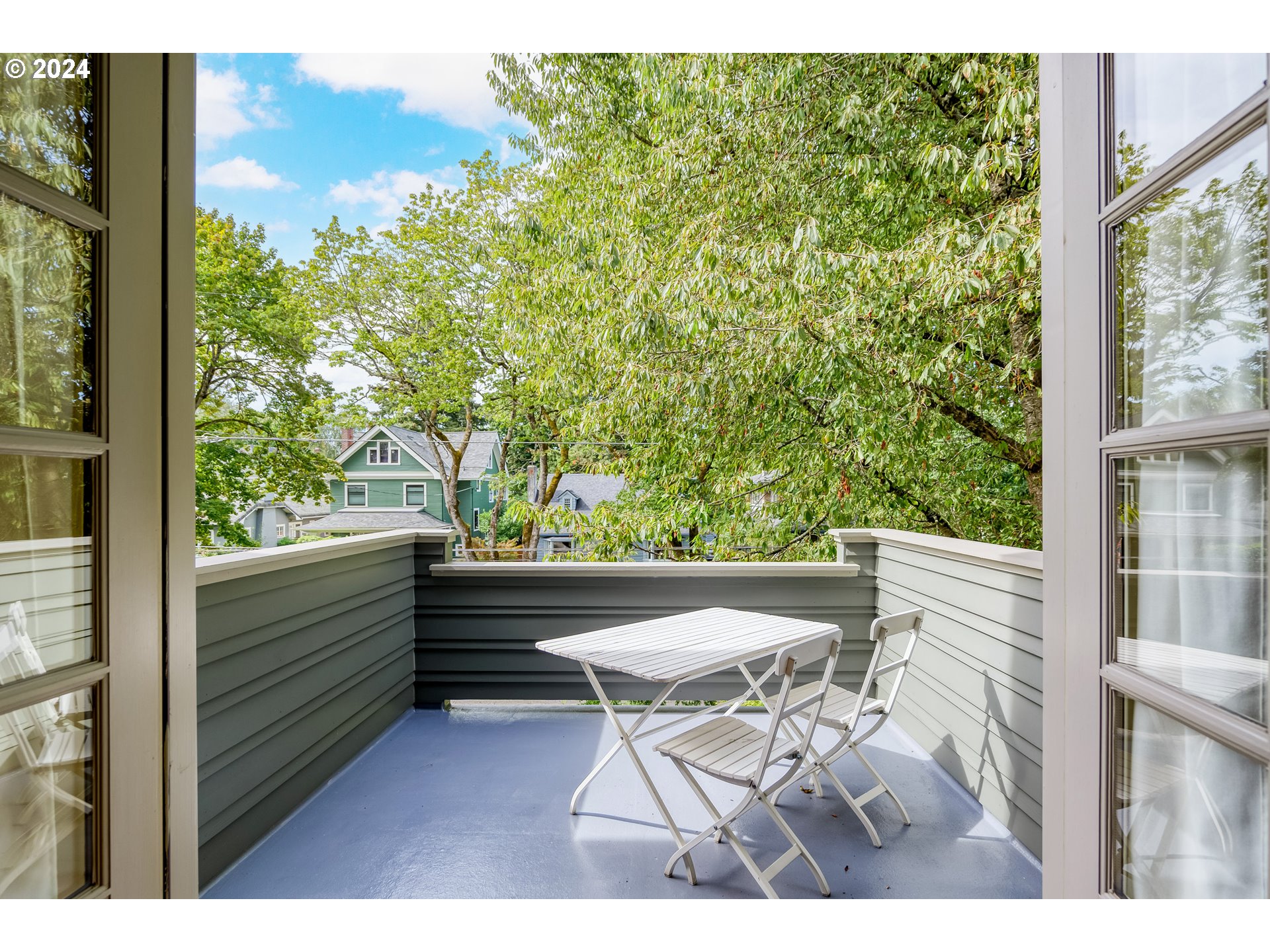 2400 NE 25TH AVE